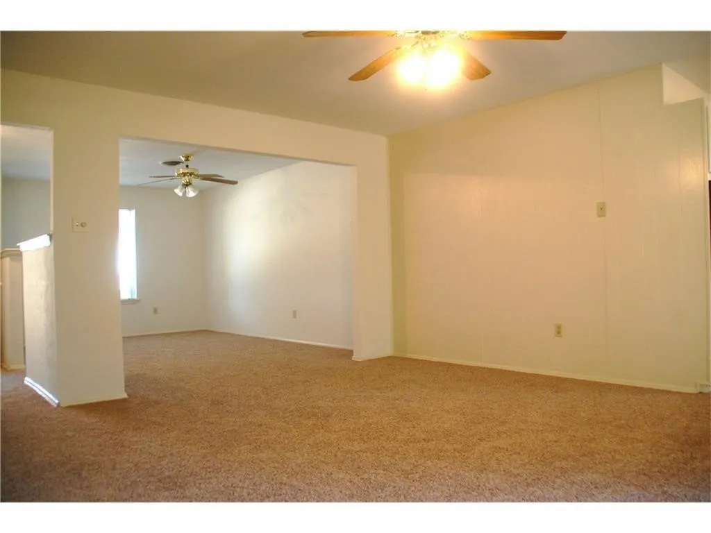 Single Family Residence For Rent in Tarrant County , 409 Wilshire Drive, Euless, Texas 76040, 3 Bedroom, 2 Bathroom, 2 Garage spaces, 1,424 Sqft, built in 1963, mls#21344936, Real Estate Agent in Euless, Homes For Rent in Tarrant county, Homes For Rent in Euless, Realtor in Euless Texas, Real Estate Brokerage Independent Realty Texas, Luminita Cordes Realtor