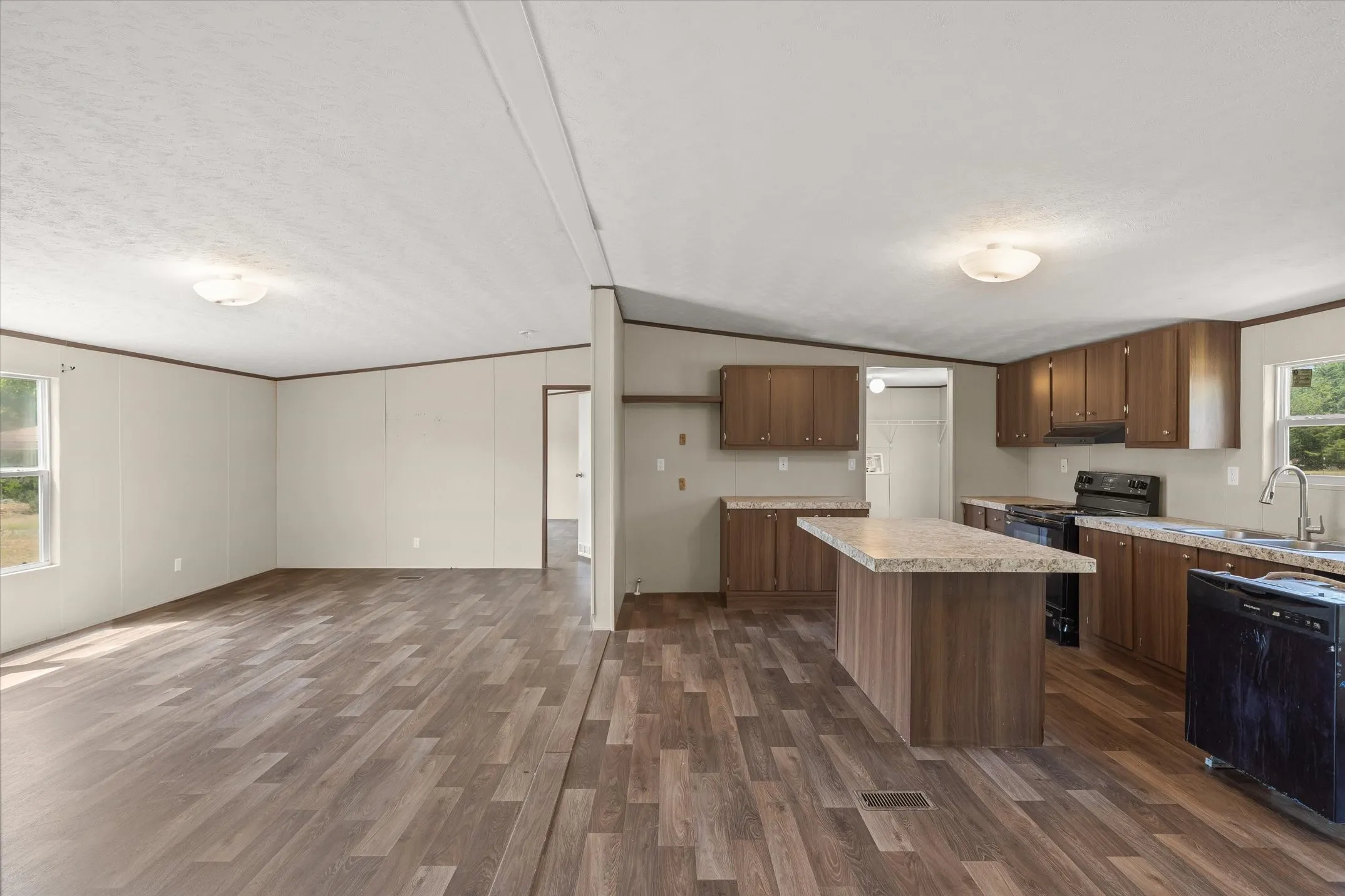 Manufactured Home For Sale in Van Zandt County , 280 VZ CR 1130, Fruitvale, Texas 75127, 4 Bedroom, 2 Bathroom, Garage spaces, 1,872 Sqft, built in 2020, mls#21378068, Real Estate Agent in Fruitvale, Homes For Sale in Van Zandt county, Homes For Sale in Fruitvale, Realtor in Fruitvale Texas, Real Estate Brokerage Independent Realty Texas, Luminita Cordes Realtor