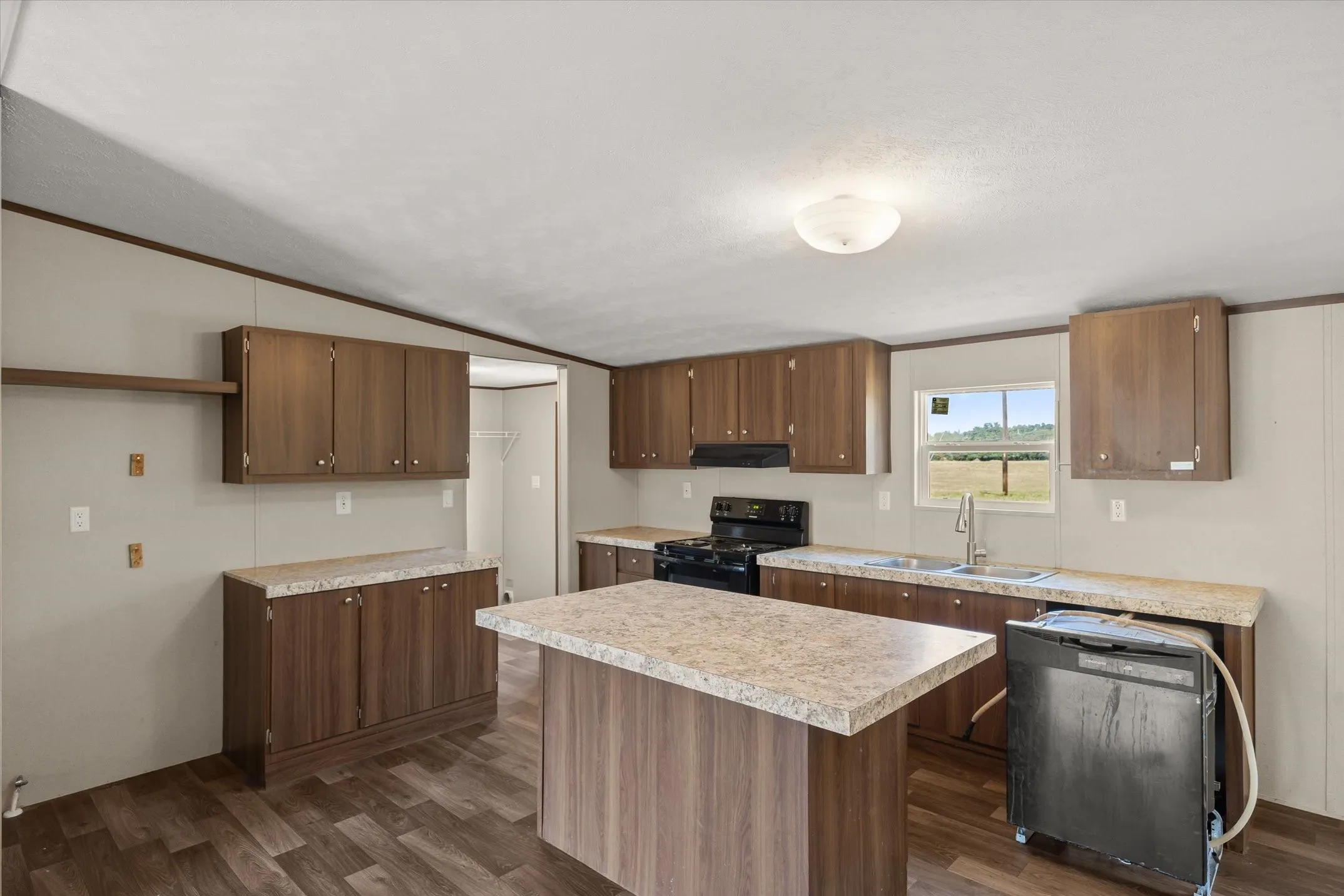Manufactured Home For Sale in Van Zandt County , 280 VZ CR 1130, Fruitvale, Texas 75127, 4 Bedroom, 2 Bathroom, Garage spaces, 1,872 Sqft, built in 2020, mls#21378068, Real Estate Agent in Fruitvale, Homes For Sale in Van Zandt county, Homes For Sale in Fruitvale, Realtor in Fruitvale Texas, Real Estate Brokerage Independent Realty Texas, Luminita Cordes Realtor