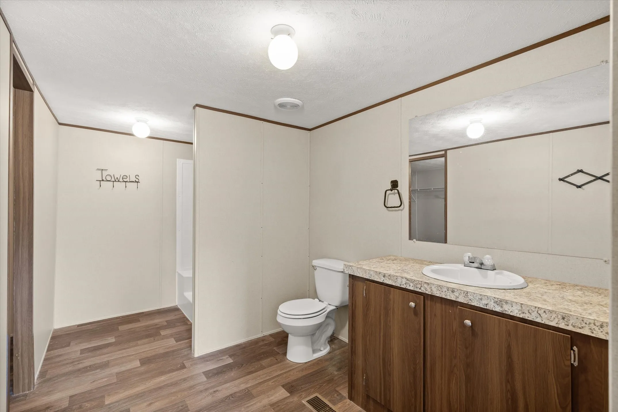 Manufactured Home For Sale in Van Zandt County , 280 VZ CR 1130, Fruitvale, Texas 75127, 4 Bedroom, 2 Bathroom, Garage spaces, 1,872 Sqft, built in 2020, mls#21378068, Real Estate Agent in Fruitvale, Homes For Sale in Van Zandt county, Homes For Sale in Fruitvale, Realtor in Fruitvale Texas, Real Estate Brokerage Independent Realty Texas, Luminita Cordes Realtor