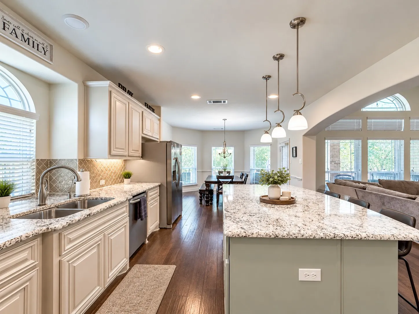 Single Family Residence For Sale in Denton County , 1400 Bonanza Lane, Corinth, Texas 76208, 5 Bedroom, 5 Bathroom, 3 Garage spaces, 4,622 Sqft, built in 2017, mls#21377790, Real Estate Agent in Corinth, Homes For Sale in Denton county, Homes For Sale in Corinth, Realtor in Corinth Texas, Real Estate Brokerage Independent Realty Texas, Luminita Cordes Realtor