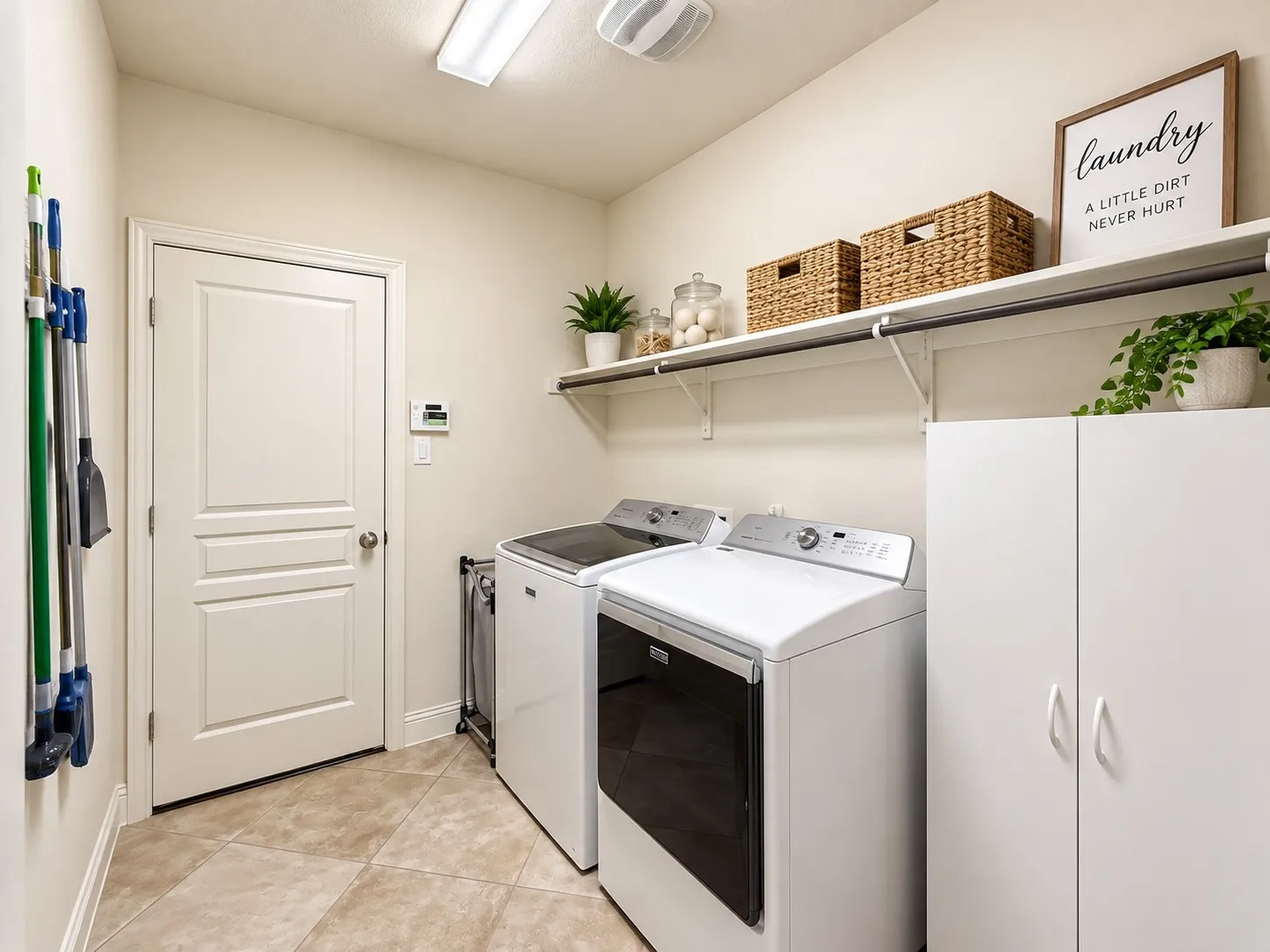 Single Family Residence For Sale in Denton County , 1400 Bonanza Lane, Corinth, Texas 76208, 5 Bedroom, 5 Bathroom, 3 Garage spaces, 4,622 Sqft, built in 2017, mls#21377790, Real Estate Agent in Corinth, Homes For Sale in Denton county, Homes For Sale in Corinth, Realtor in Corinth Texas, Real Estate Brokerage Independent Realty Texas, Luminita Cordes Realtor