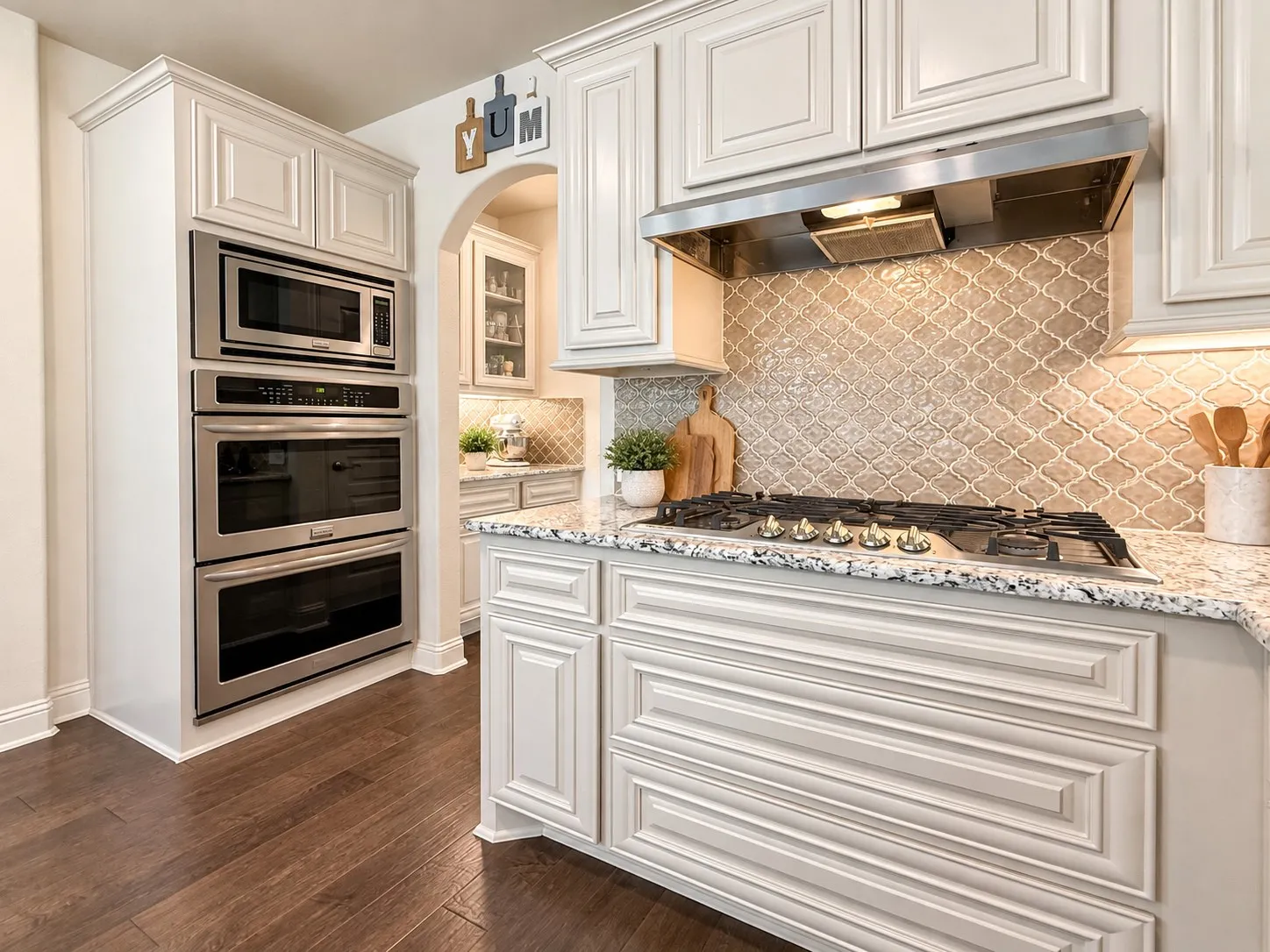Single Family Residence For Sale in Denton County , 1400 Bonanza Lane, Corinth, Texas 76208, 5 Bedroom, 5 Bathroom, 3 Garage spaces, 4,622 Sqft, built in 2017, mls#21377790, Real Estate Agent in Corinth, Homes For Sale in Denton county, Homes For Sale in Corinth, Realtor in Corinth Texas, Real Estate Brokerage Independent Realty Texas, Luminita Cordes Realtor