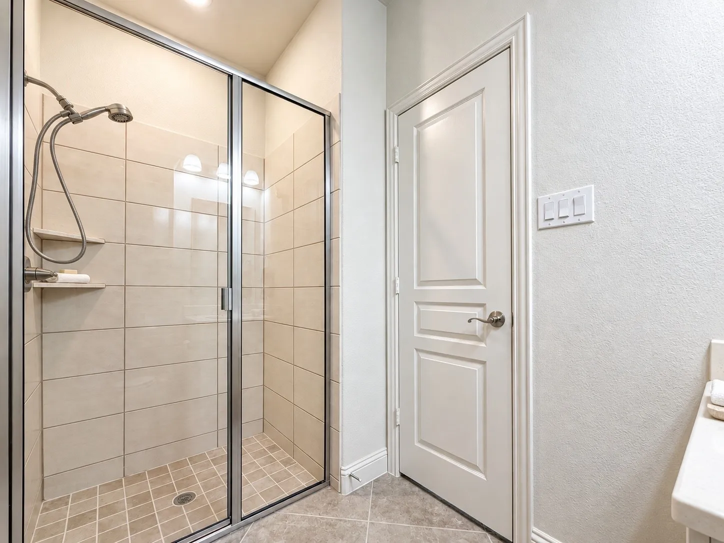 Single Family Residence For Sale in Denton County , 1400 Bonanza Lane, Corinth, Texas 76208, 5 Bedroom, 5 Bathroom, 3 Garage spaces, 4,622 Sqft, built in 2017, mls#21377790, Real Estate Agent in Corinth, Homes For Sale in Denton county, Homes For Sale in Corinth, Realtor in Corinth Texas, Real Estate Brokerage Independent Realty Texas, Luminita Cordes Realtor