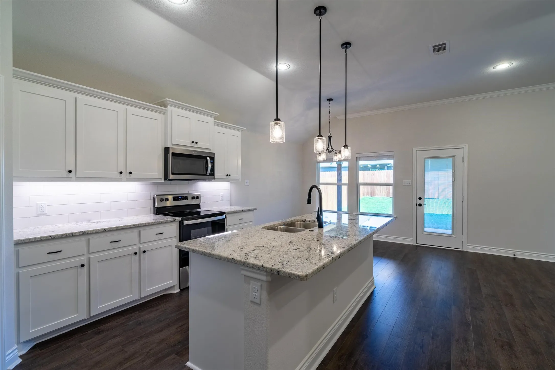 Single Family Residence For Rent in Hunt County , 908 Tippit Lane, Greenville, Texas 75098, 3 Bedroom, 2 Bathroom, Garage spaces, 1,660 Sqft, built in 2022, mls#21382043, Real Estate Agent in Greenville, Homes For Rent in Hunt county, Homes For Rent in Greenville, Realtor in Greenville Texas, Real Estate Brokerage Independent Realty Texas, Luminita Cordes Realtor