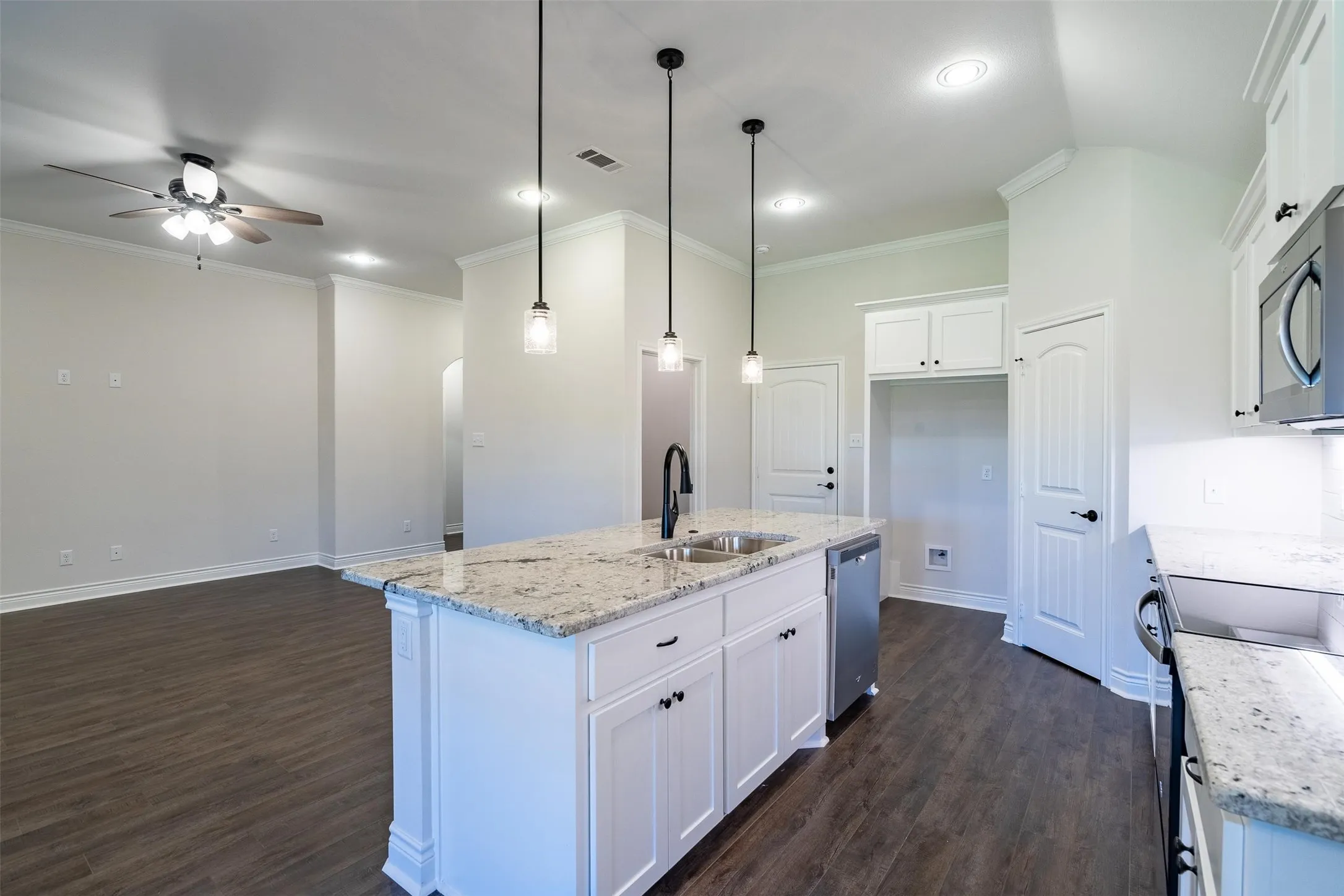 Single Family Residence For Rent in Hunt County , 908 Tippit Lane, Greenville, Texas 75098, 3 Bedroom, 2 Bathroom, Garage spaces, 1,660 Sqft, built in 2022, mls#21382043, Real Estate Agent in Greenville, Homes For Rent in Hunt county, Homes For Rent in Greenville, Realtor in Greenville Texas, Real Estate Brokerage Independent Realty Texas, Luminita Cordes Realtor