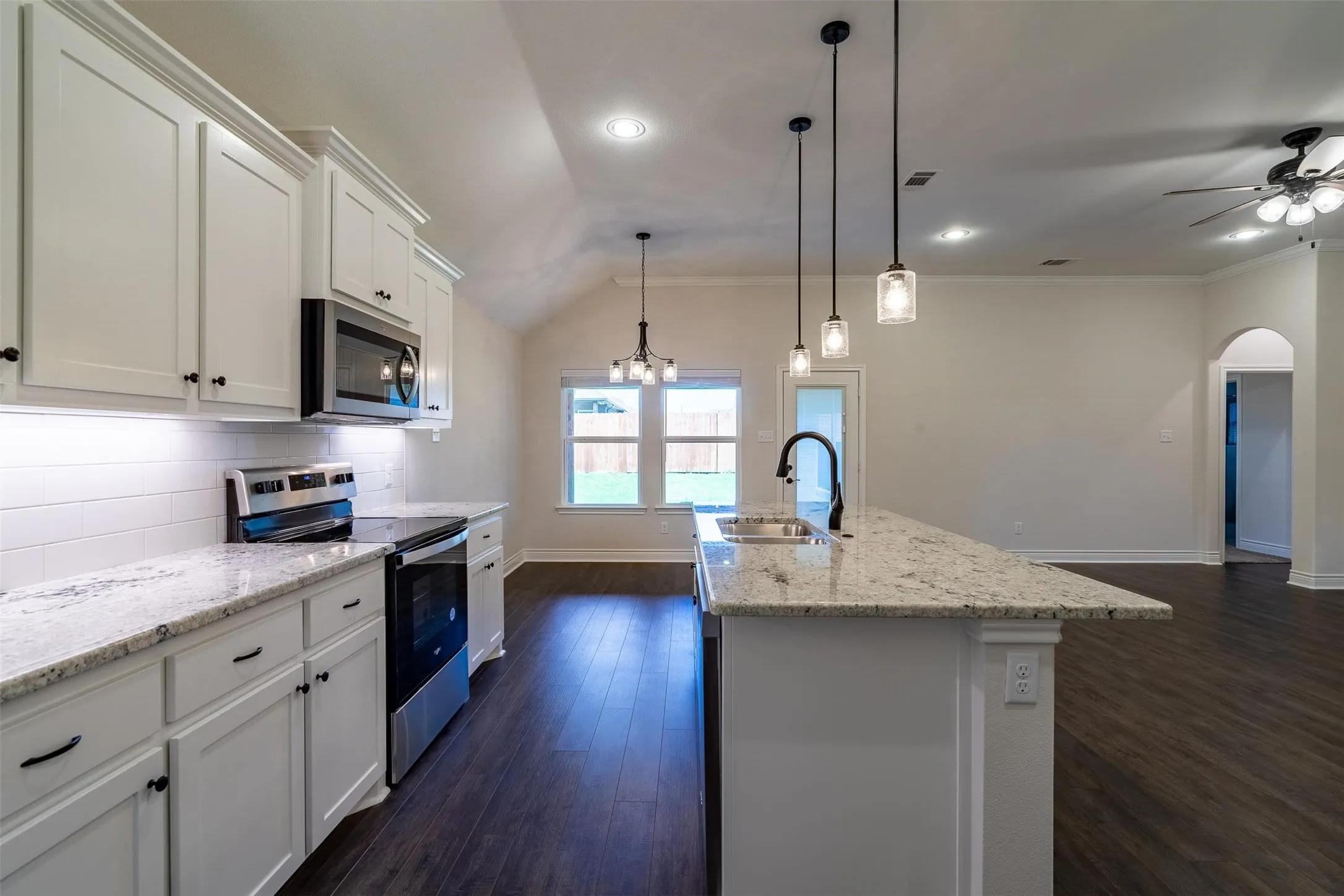 Single Family Residence For Rent in Hunt County , 908 Tippit Lane, Greenville, Texas 75098, 3 Bedroom, 2 Bathroom, Garage spaces, 1,660 Sqft, built in 2022, mls#21382043, Real Estate Agent in Greenville, Homes For Rent in Hunt county, Homes For Rent in Greenville, Realtor in Greenville Texas, Real Estate Brokerage Independent Realty Texas, Luminita Cordes Realtor