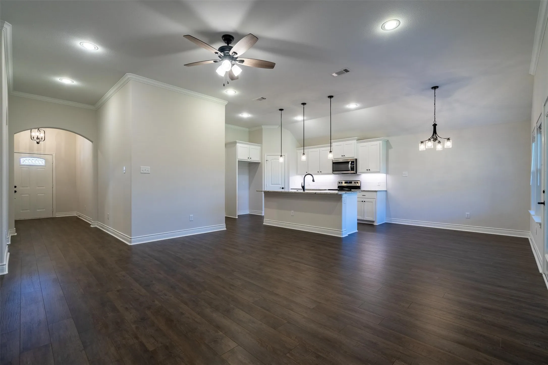 Single Family Residence For Rent in Hunt County , 908 Tippit Lane, Greenville, Texas 75098, 3 Bedroom, 2 Bathroom, Garage spaces, 1,660 Sqft, built in 2022, mls#21382043, Real Estate Agent in Greenville, Homes For Rent in Hunt county, Homes For Rent in Greenville, Realtor in Greenville Texas, Real Estate Brokerage Independent Realty Texas, Luminita Cordes Realtor