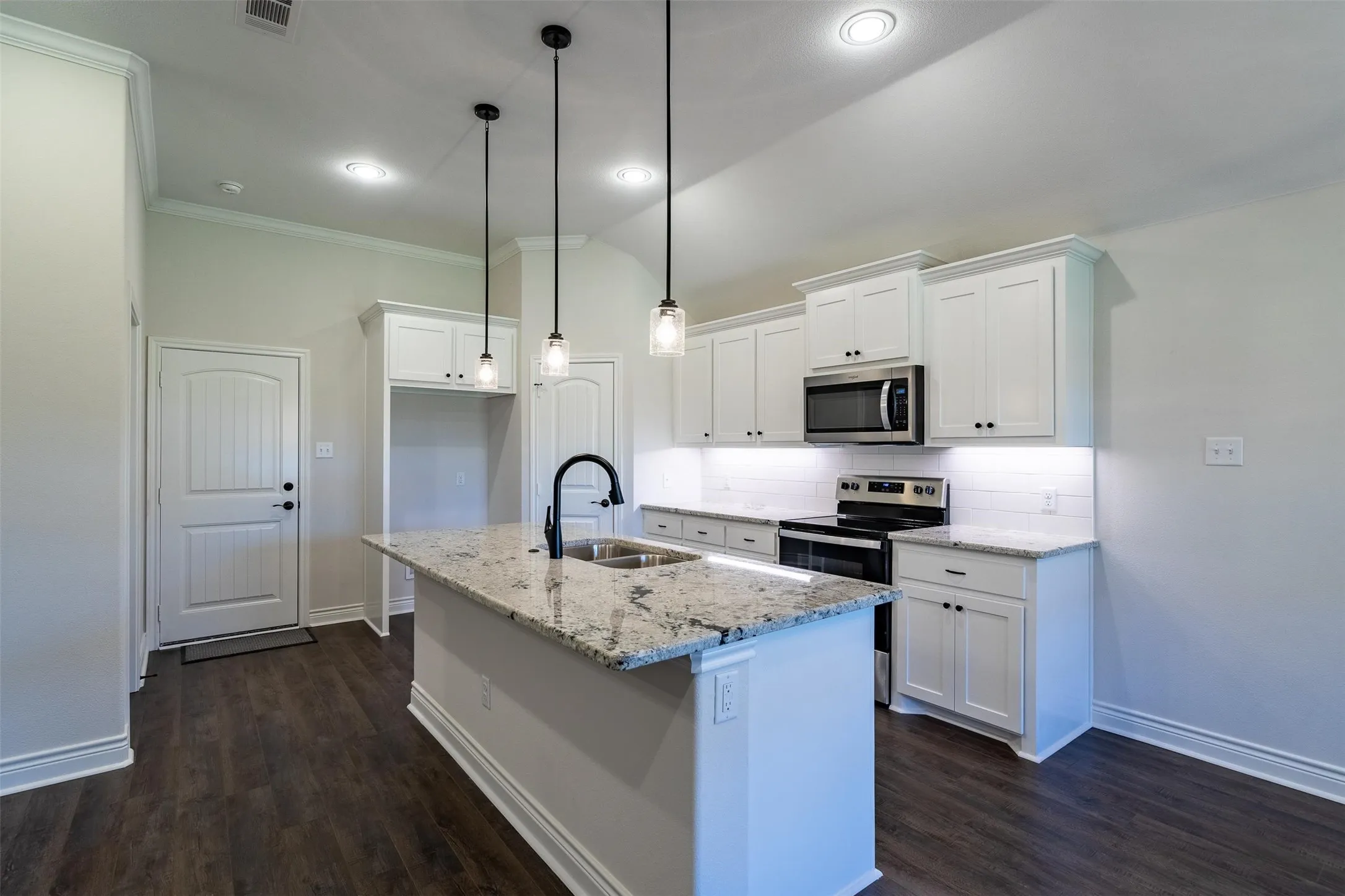Single Family Residence For Rent in Hunt County , 908 Tippit Lane, Greenville, Texas 75098, 3 Bedroom, 2 Bathroom, Garage spaces, 1,660 Sqft, built in 2022, mls#21382043, Real Estate Agent in Greenville, Homes For Rent in Hunt county, Homes For Rent in Greenville, Realtor in Greenville Texas, Real Estate Brokerage Independent Realty Texas, Luminita Cordes Realtor