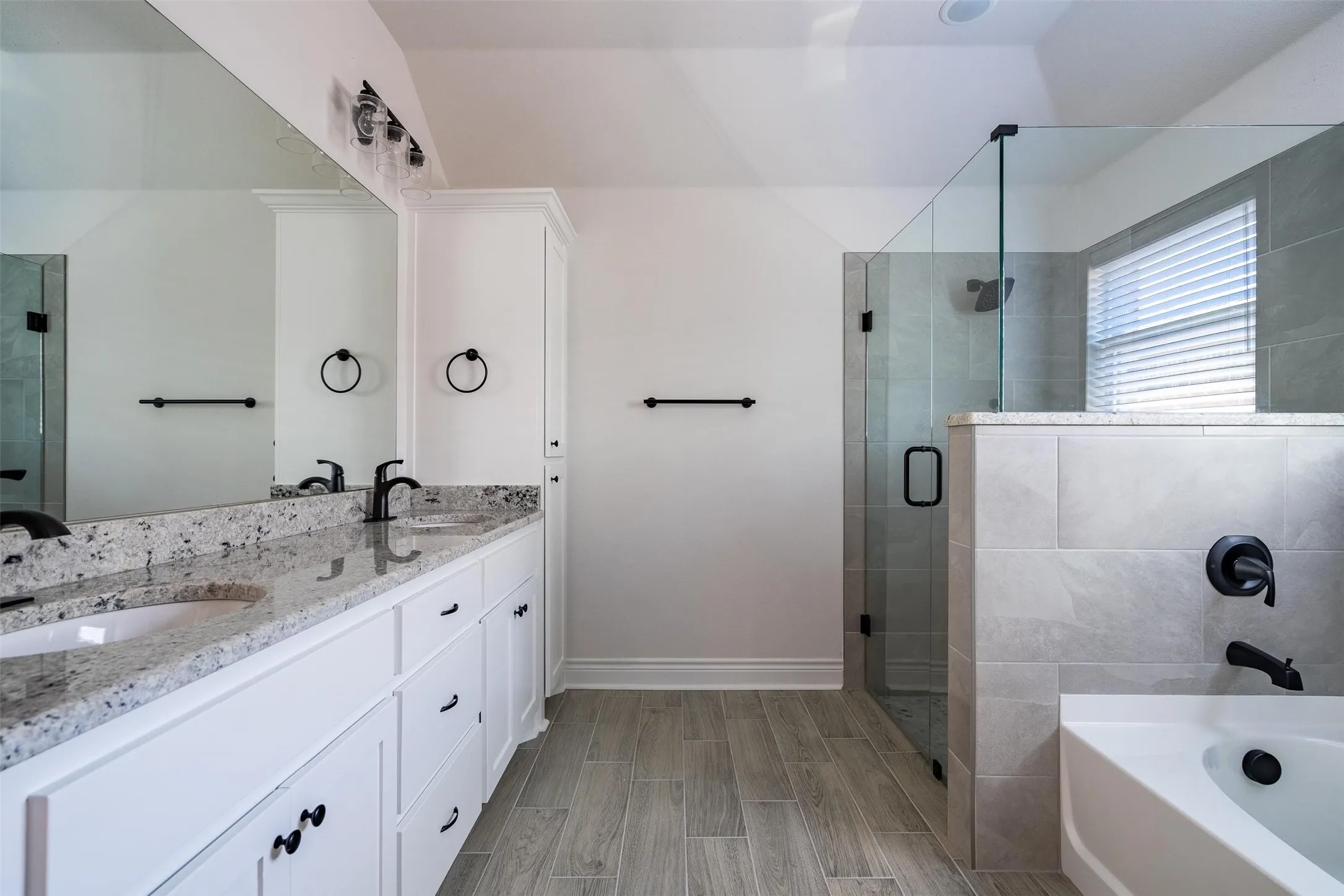 Single Family Residence For Rent in Hunt County , 908 Tippit Lane, Greenville, Texas 75098, 3 Bedroom, 2 Bathroom, Garage spaces, 1,660 Sqft, built in 2022, mls#21382043, Real Estate Agent in Greenville, Homes For Rent in Hunt county, Homes For Rent in Greenville, Realtor in Greenville Texas, Real Estate Brokerage Independent Realty Texas, Luminita Cordes Realtor