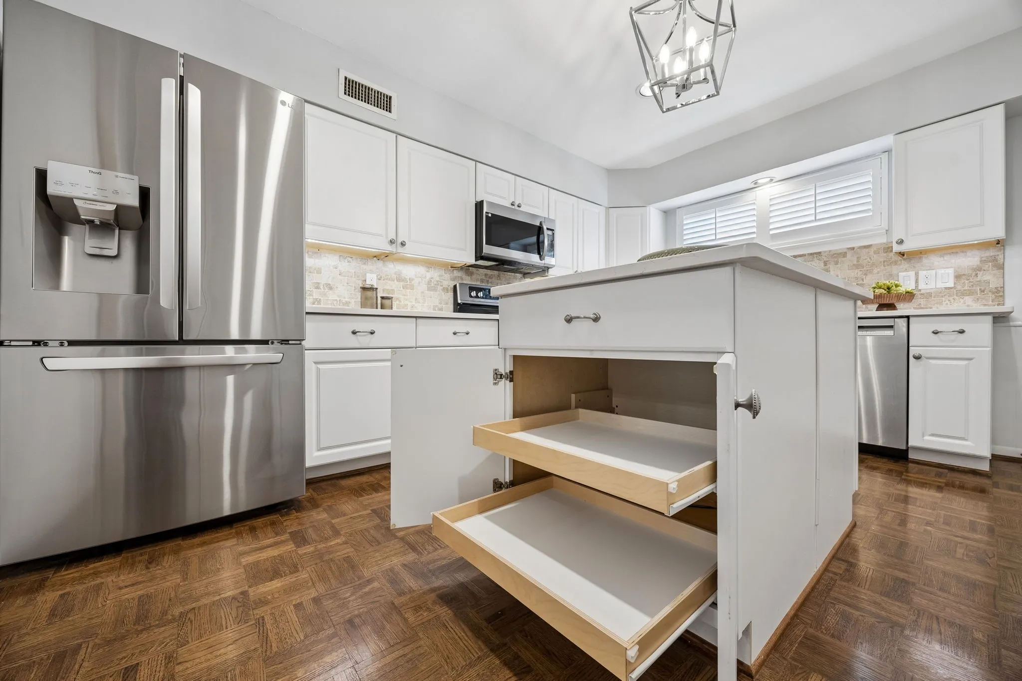 Pull out shelves throughout