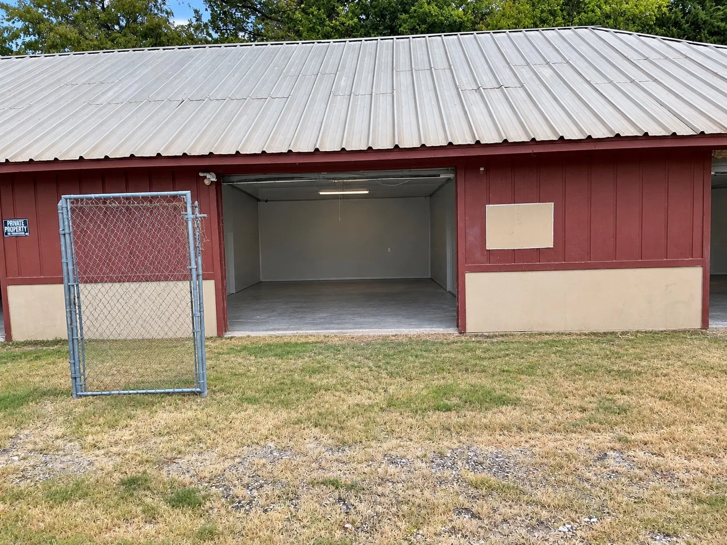 Business For Sale in Grayson County , 530 E US Highway 69, Denison, Texas 75021, 0, 0, Garage spaces, 2,250 Sqft, built in 1978, mls#21380360, Real Estate Agent in Denison, Homes For Sale in Grayson county, Homes For Sale in Denison, Realtor in Denison Texas, Real Estate Brokerage Independent Realty Texas, Luminita Cordes Realtor