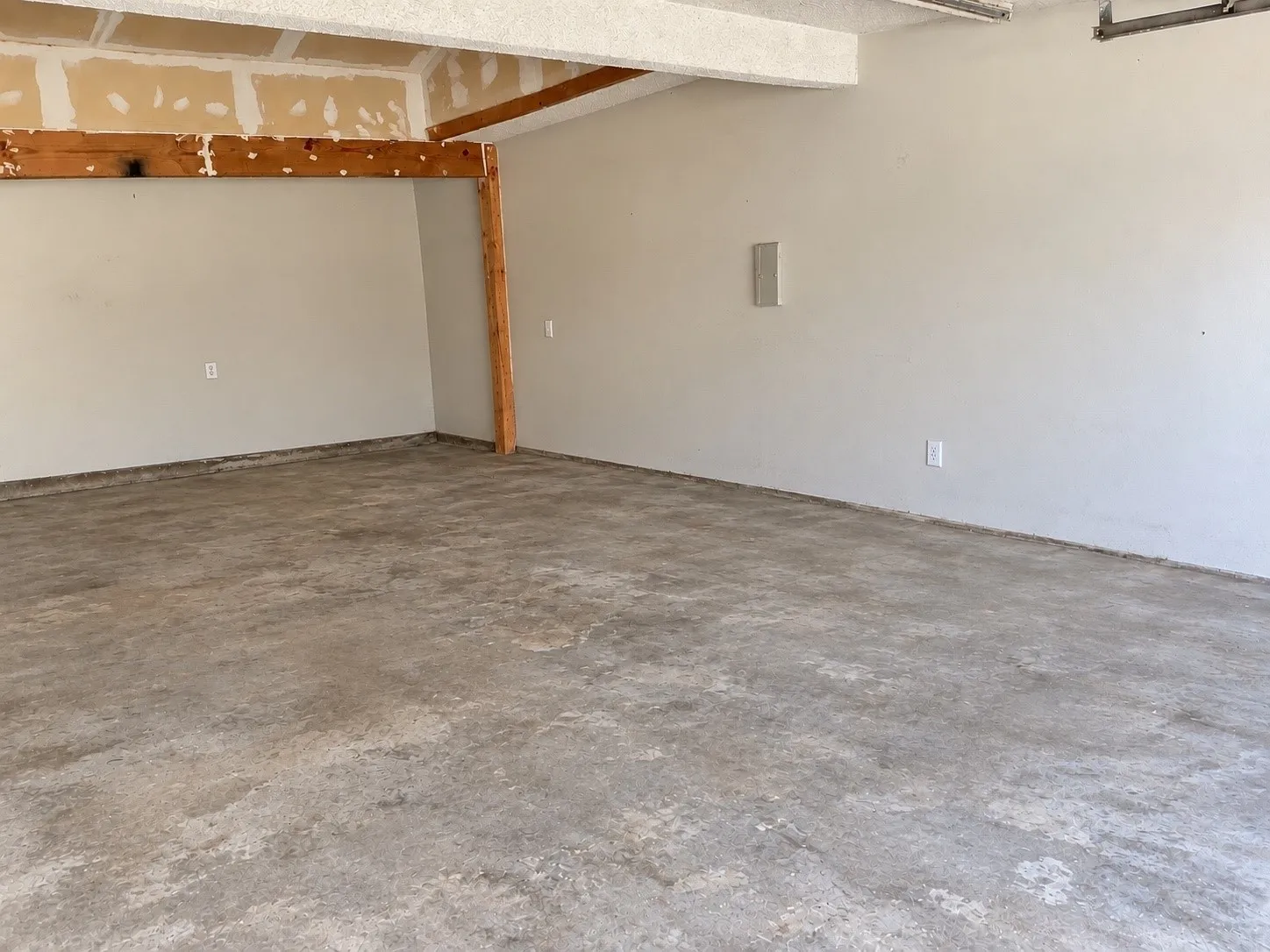 Business For Sale in Grayson County , 530 E US Highway 69, Denison, Texas 75021, 0, 0, Garage spaces, 2,250 Sqft, built in 1978, mls#21380360, Real Estate Agent in Denison, Homes For Sale in Grayson county, Homes For Sale in Denison, Realtor in Denison Texas, Real Estate Brokerage Independent Realty Texas, Luminita Cordes Realtor