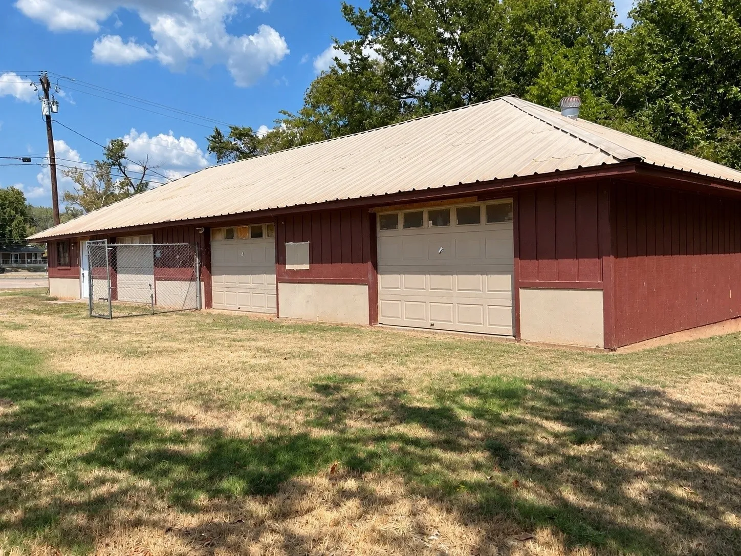 Business For Sale in Grayson County , 530 E US Highway 69, Denison, Texas 75021, 0, 0, Garage spaces, 2,250 Sqft, built in 1978, mls#21380360, Real Estate Agent in Denison, Homes For Sale in Grayson county, Homes For Sale in Denison, Realtor in Denison Texas, Real Estate Brokerage Independent Realty Texas, Luminita Cordes Realtor