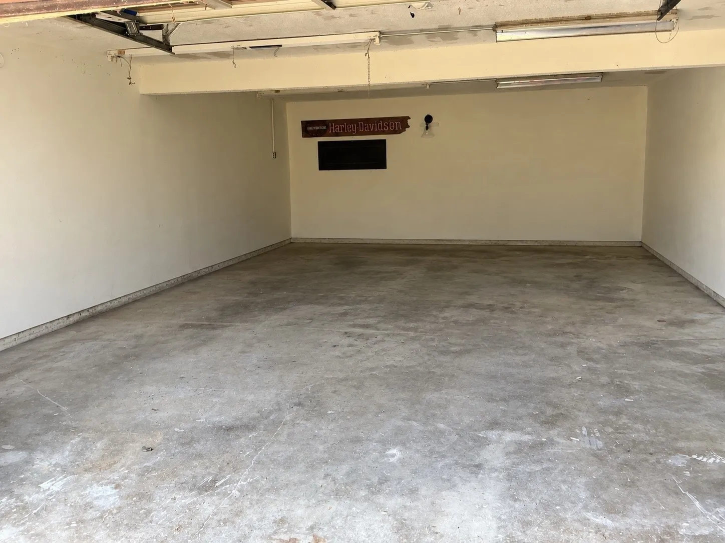 Business For Sale in Grayson County , 530 E US Highway 69, Denison, Texas 75021, 0, 0, Garage spaces, 2,250 Sqft, built in 1978, mls#21380360, Real Estate Agent in Denison, Homes For Sale in Grayson county, Homes For Sale in Denison, Realtor in Denison Texas, Real Estate Brokerage Independent Realty Texas, Luminita Cordes Realtor
