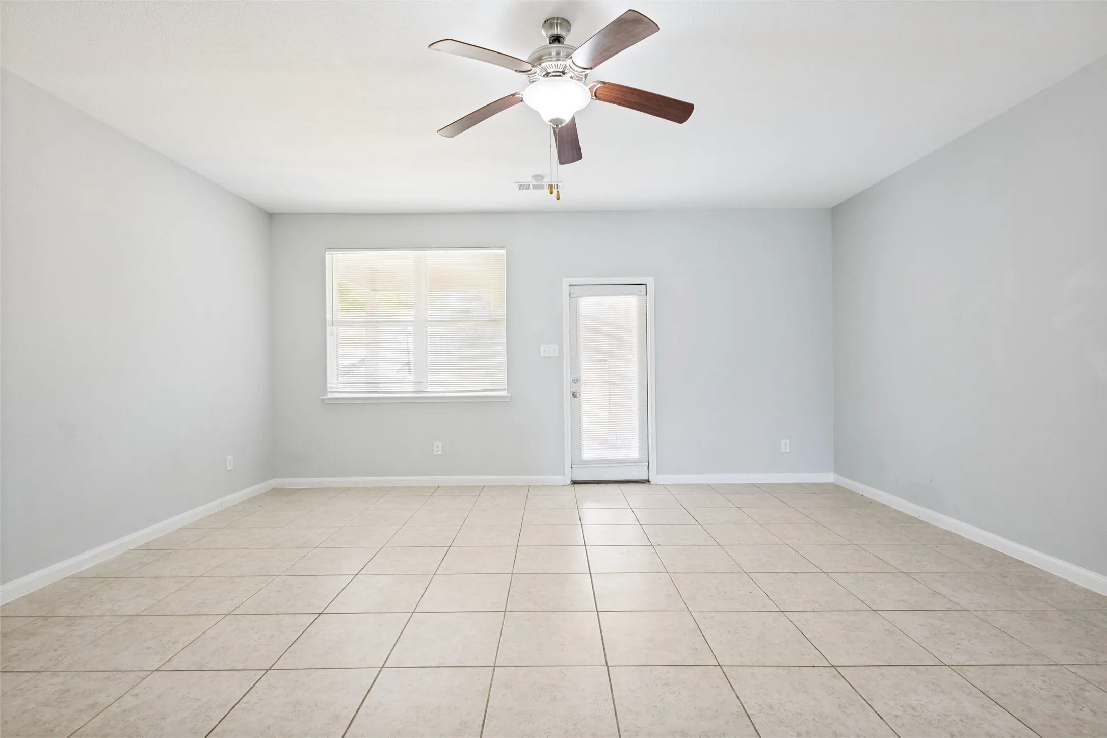 Single Family Residence For Sale in Collin County , 2132 Mulberry Drive, Anna, Texas 75409, 3 Bedroom, 2 Bathroom, 2 Garage spaces, 1,923 Sqft, built in 2015, mls#21382162, Real Estate Agent in Anna, Homes For Sale in Collin county, Homes For Sale in Anna, Realtor in Anna Texas, Real Estate Brokerage Independent Realty Texas, Luminita Cordes Realtor