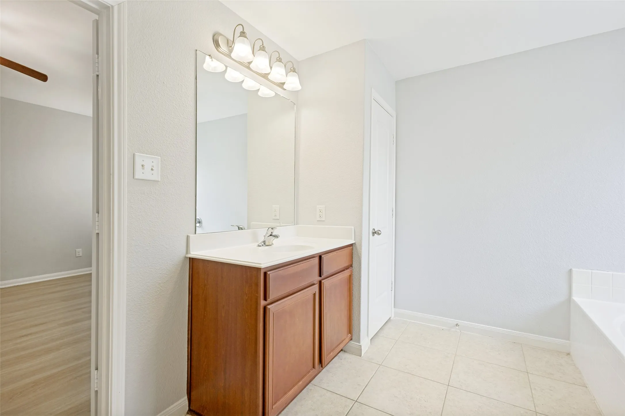 Single Family Residence For Sale in Collin County , 2132 Mulberry Drive, Anna, Texas 75409, 3 Bedroom, 2 Bathroom, 2 Garage spaces, 1,923 Sqft, built in 2015, mls#21382162, Real Estate Agent in Anna, Homes For Sale in Collin county, Homes For Sale in Anna, Realtor in Anna Texas, Real Estate Brokerage Independent Realty Texas, Luminita Cordes Realtor