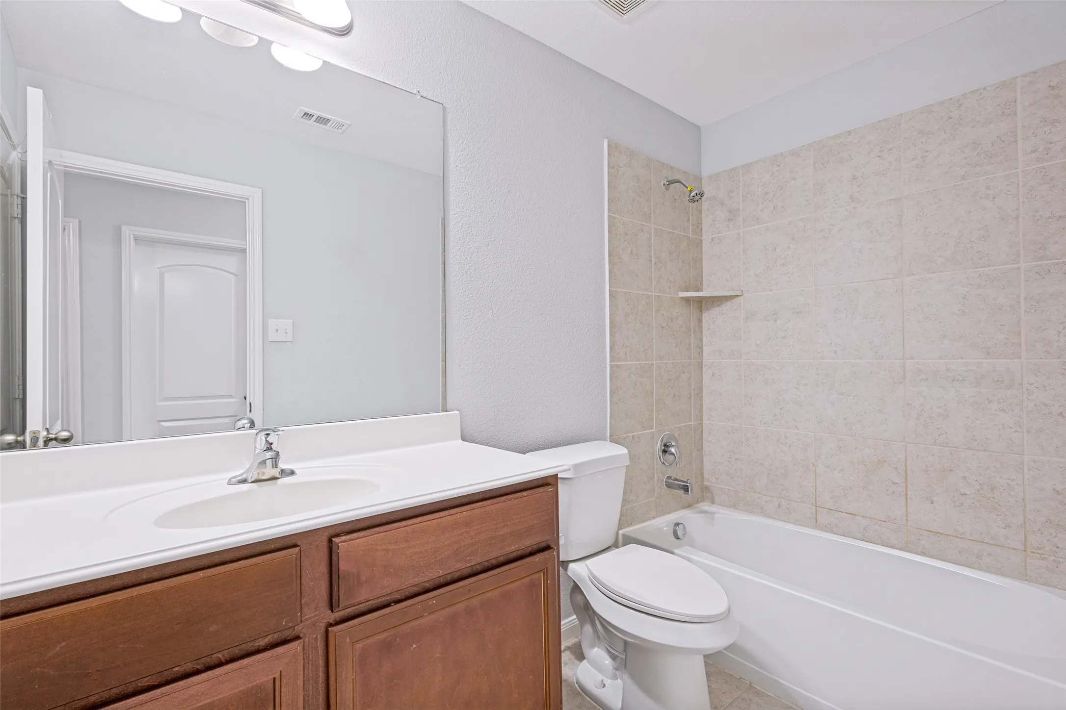 Single Family Residence For Sale in Collin County , 2132 Mulberry Drive, Anna, Texas 75409, 3 Bedroom, 2 Bathroom, 2 Garage spaces, 1,923 Sqft, built in 2015, mls#21382162, Real Estate Agent in Anna, Homes For Sale in Collin county, Homes For Sale in Anna, Realtor in Anna Texas, Real Estate Brokerage Independent Realty Texas, Luminita Cordes Realtor