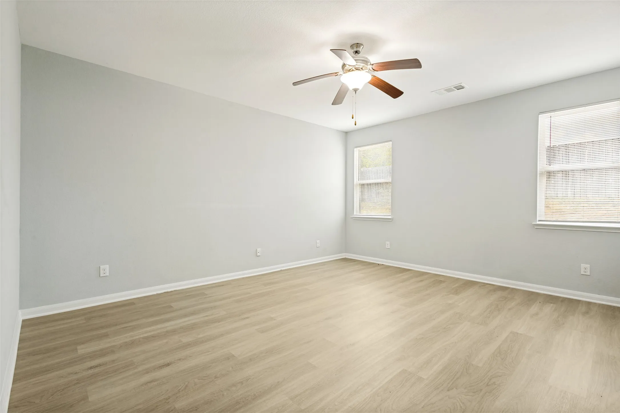 Single Family Residence For Sale in Collin County , 2132 Mulberry Drive, Anna, Texas 75409, 3 Bedroom, 2 Bathroom, 2 Garage spaces, 1,923 Sqft, built in 2015, mls#21382162, Real Estate Agent in Anna, Homes For Sale in Collin county, Homes For Sale in Anna, Realtor in Anna Texas, Real Estate Brokerage Independent Realty Texas, Luminita Cordes Realtor