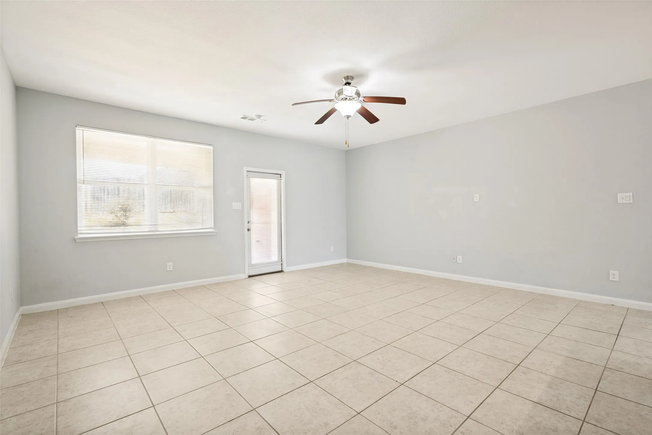 Single Family Residence For Sale in Collin County , 2132 Mulberry Drive, Anna, Texas 75409, 3 Bedroom, 2 Bathroom, 2 Garage spaces, 1,923 Sqft, built in 2015, mls#21382162, Real Estate Agent in Anna, Homes For Sale in Collin county, Homes For Sale in Anna, Realtor in Anna Texas, Real Estate Brokerage Independent Realty Texas, Luminita Cordes Realtor