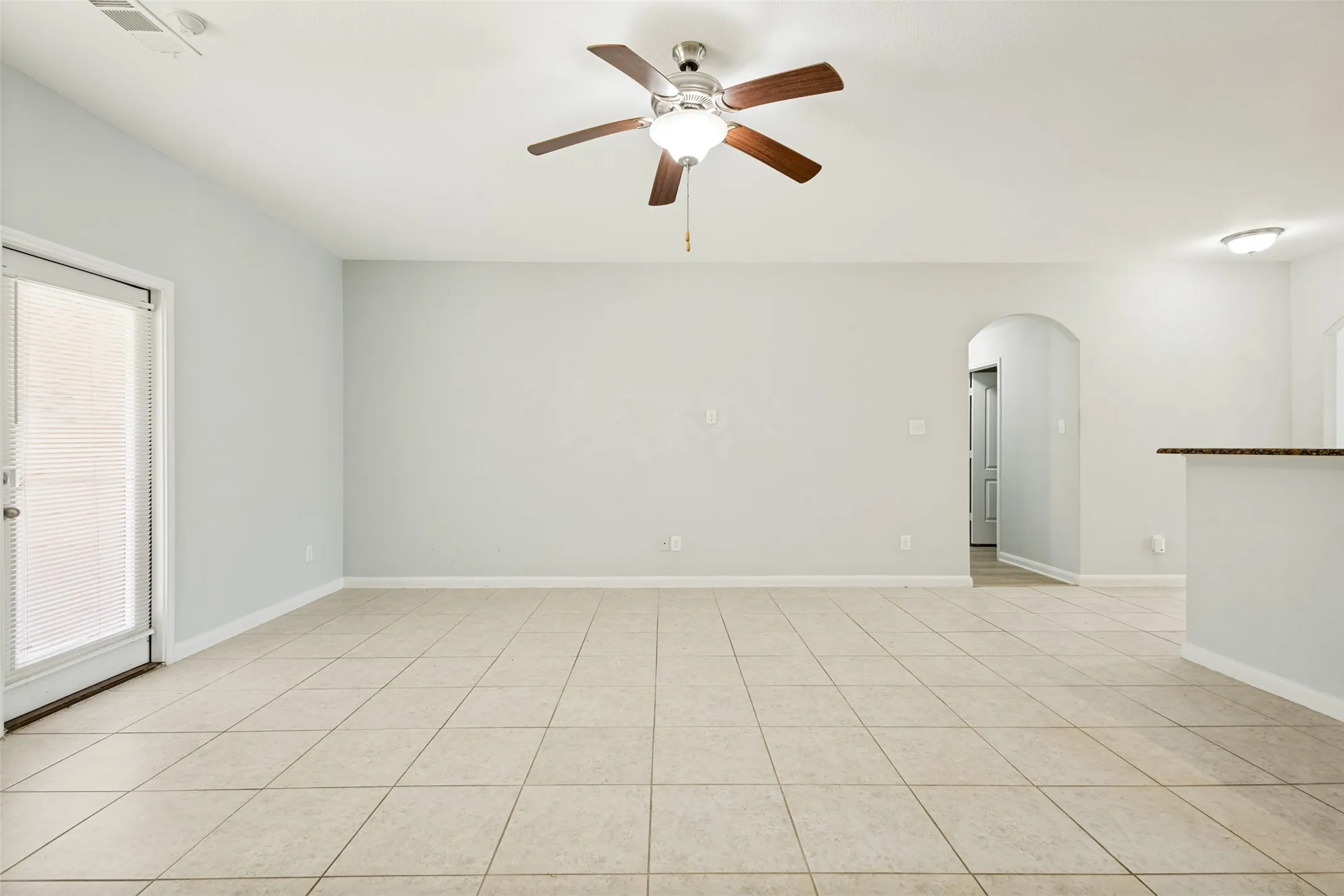 Single Family Residence For Sale in Collin County , 2132 Mulberry Drive, Anna, Texas 75409, 3 Bedroom, 2 Bathroom, 2 Garage spaces, 1,923 Sqft, built in 2015, mls#21382162, Real Estate Agent in Anna, Homes For Sale in Collin county, Homes For Sale in Anna, Realtor in Anna Texas, Real Estate Brokerage Independent Realty Texas, Luminita Cordes Realtor