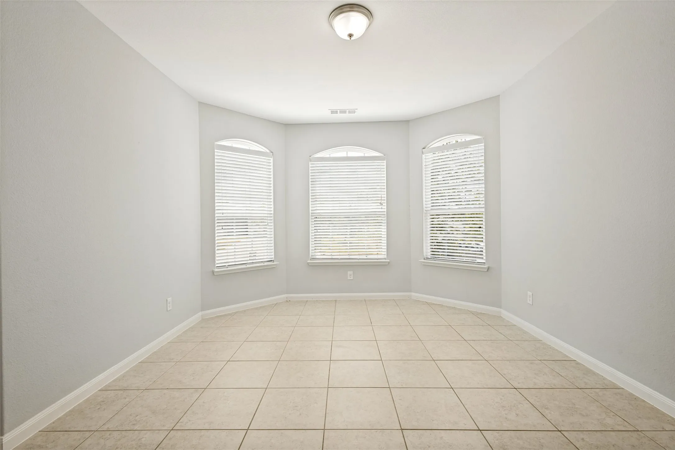 Single Family Residence For Sale in Collin County , 2132 Mulberry Drive, Anna, Texas 75409, 3 Bedroom, 2 Bathroom, 2 Garage spaces, 1,923 Sqft, built in 2015, mls#21382162, Real Estate Agent in Anna, Homes For Sale in Collin county, Homes For Sale in Anna, Realtor in Anna Texas, Real Estate Brokerage Independent Realty Texas, Luminita Cordes Realtor
