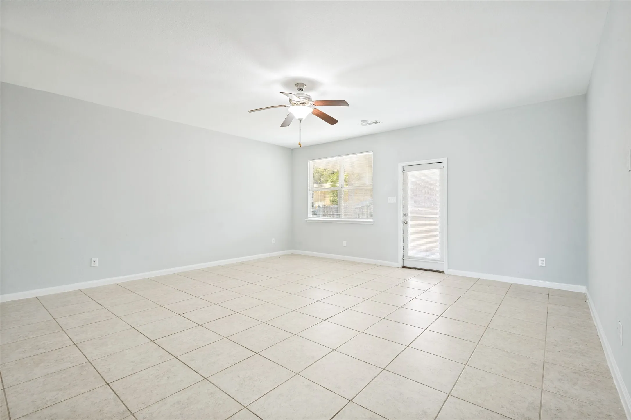 Single Family Residence For Sale in Collin County , 2132 Mulberry Drive, Anna, Texas 75409, 3 Bedroom, 2 Bathroom, 2 Garage spaces, 1,923 Sqft, built in 2015, mls#21382162, Real Estate Agent in Anna, Homes For Sale in Collin county, Homes For Sale in Anna, Realtor in Anna Texas, Real Estate Brokerage Independent Realty Texas, Luminita Cordes Realtor