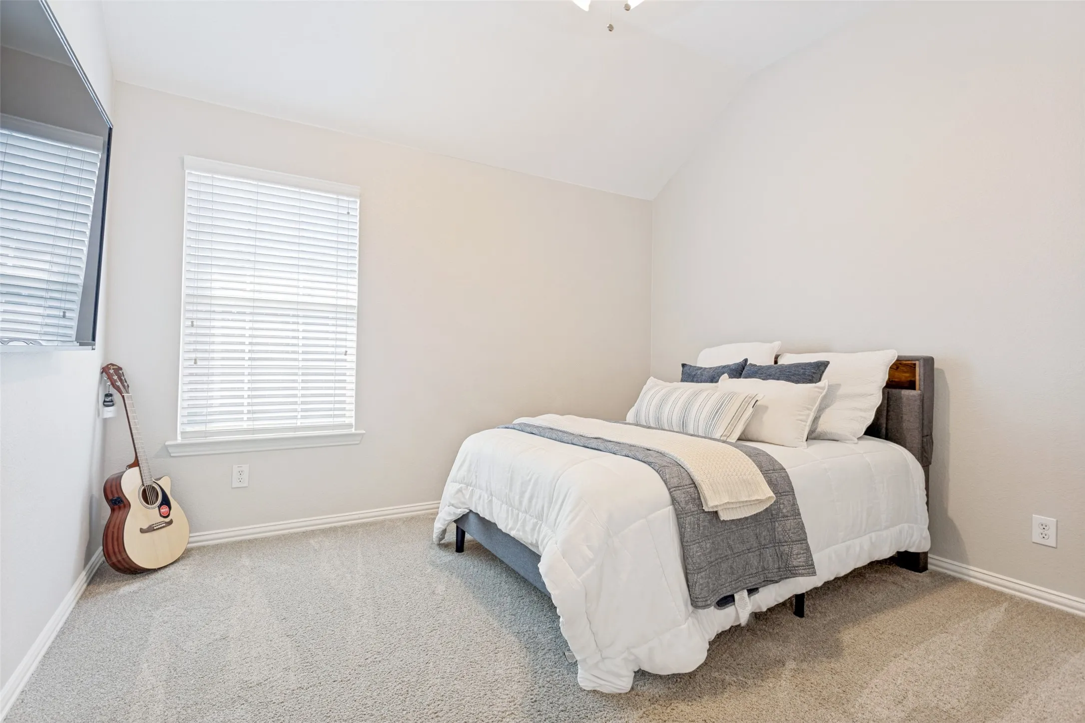 Single Family Residence For Sale in Dallas County , 6119 Laurel Crest Lane, Sachse, Texas 75048, 4 Bedroom, 2 Bathroom, 2 Garage spaces, 2,294 Sqft, built in 2003, mls#21382344, Real Estate Agent in Sachse, Homes For Sale in Dallas county, Homes For Sale in Sachse, Realtor in Sachse Texas, Real Estate Brokerage Independent Realty Texas, Luminita Cordes Realtor