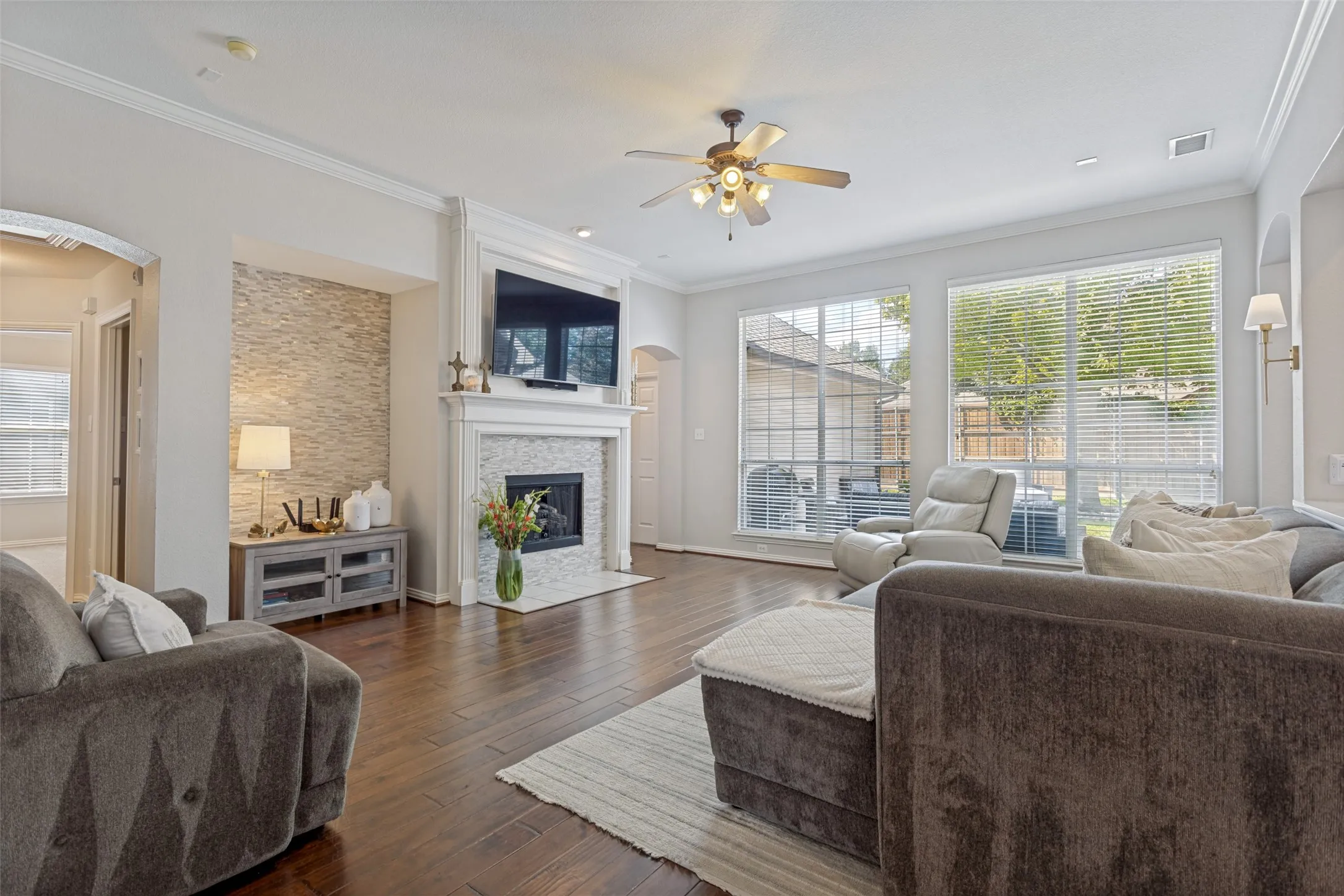 Single Family Residence For Sale in Dallas County , 6119 Laurel Crest Lane, Sachse, Texas 75048, 4 Bedroom, 2 Bathroom, 2 Garage spaces, 2,294 Sqft, built in 2003, mls#21382344, Real Estate Agent in Sachse, Homes For Sale in Dallas county, Homes For Sale in Sachse, Realtor in Sachse Texas, Real Estate Brokerage Independent Realty Texas, Luminita Cordes Realtor