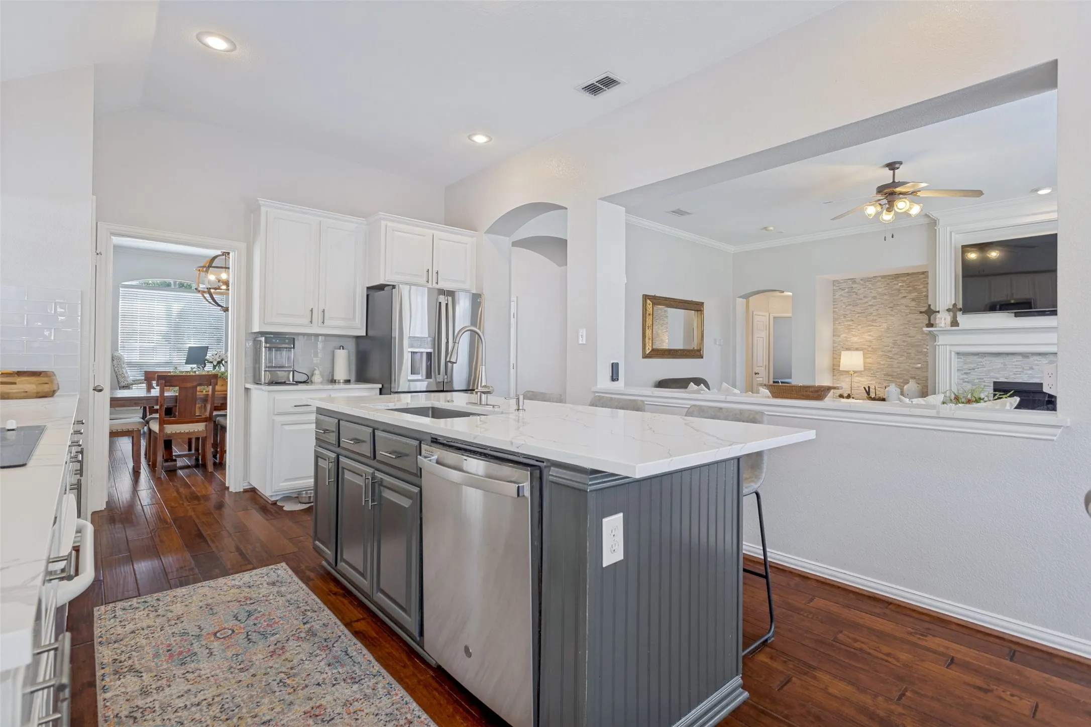 Single Family Residence For Sale in Dallas County , 6119 Laurel Crest Lane, Sachse, Texas 75048, 4 Bedroom, 2 Bathroom, 2 Garage spaces, 2,294 Sqft, built in 2003, mls#21382344, Real Estate Agent in Sachse, Homes For Sale in Dallas county, Homes For Sale in Sachse, Realtor in Sachse Texas, Real Estate Brokerage Independent Realty Texas, Luminita Cordes Realtor