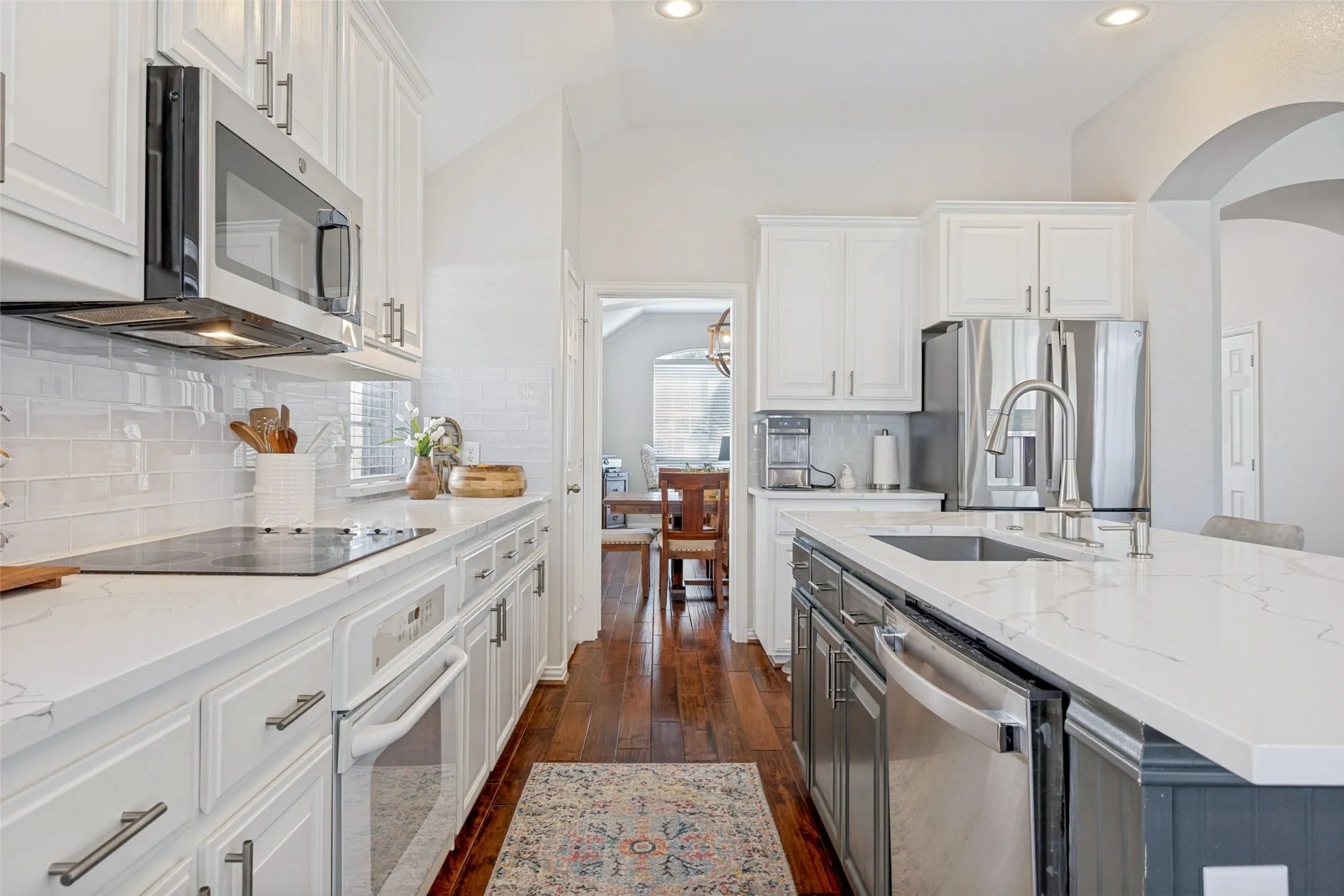 Single Family Residence For Sale in Dallas County , 6119 Laurel Crest Lane, Sachse, Texas 75048, 4 Bedroom, 2 Bathroom, 2 Garage spaces, 2,294 Sqft, built in 2003, mls#21382344, Real Estate Agent in Sachse, Homes For Sale in Dallas county, Homes For Sale in Sachse, Realtor in Sachse Texas, Real Estate Brokerage Independent Realty Texas, Luminita Cordes Realtor