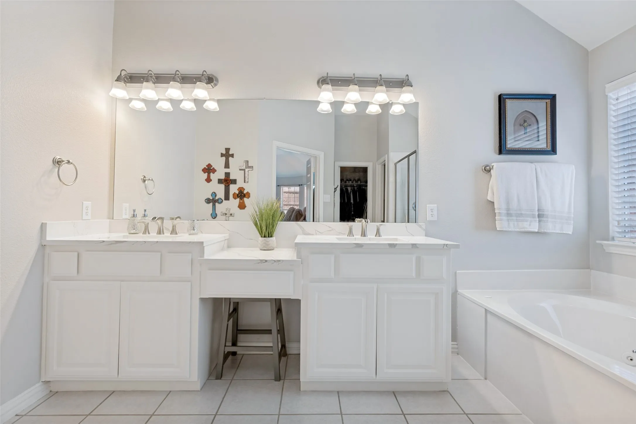 Single Family Residence For Sale in Dallas County , 6119 Laurel Crest Lane, Sachse, Texas 75048, 4 Bedroom, 2 Bathroom, 2 Garage spaces, 2,294 Sqft, built in 2003, mls#21382344, Real Estate Agent in Sachse, Homes For Sale in Dallas county, Homes For Sale in Sachse, Realtor in Sachse Texas, Real Estate Brokerage Independent Realty Texas, Luminita Cordes Realtor