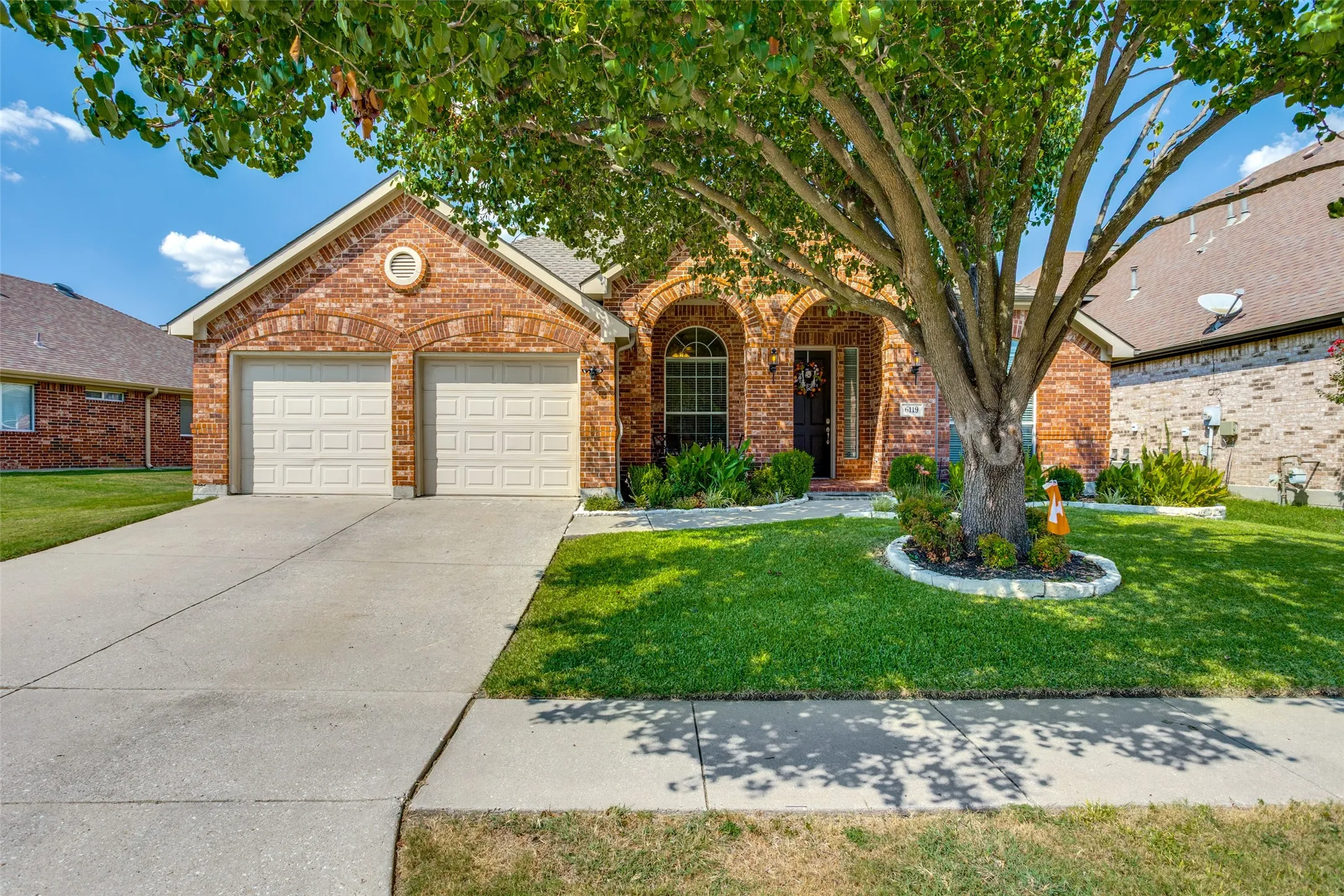 Single Family Residence For Sale in Dallas County , 6119 Laurel Crest Lane, Sachse, Texas 75048, 4 Bedroom, 2 Bathroom, 2 Garage spaces, 2,294 Sqft, built in 2003, mls#21382344, Real Estate Agent in Sachse, Homes For Sale in Dallas county, Homes For Sale in Sachse, Realtor in Sachse Texas, Real Estate Brokerage Independent Realty Texas, Luminita Cordes Realtor