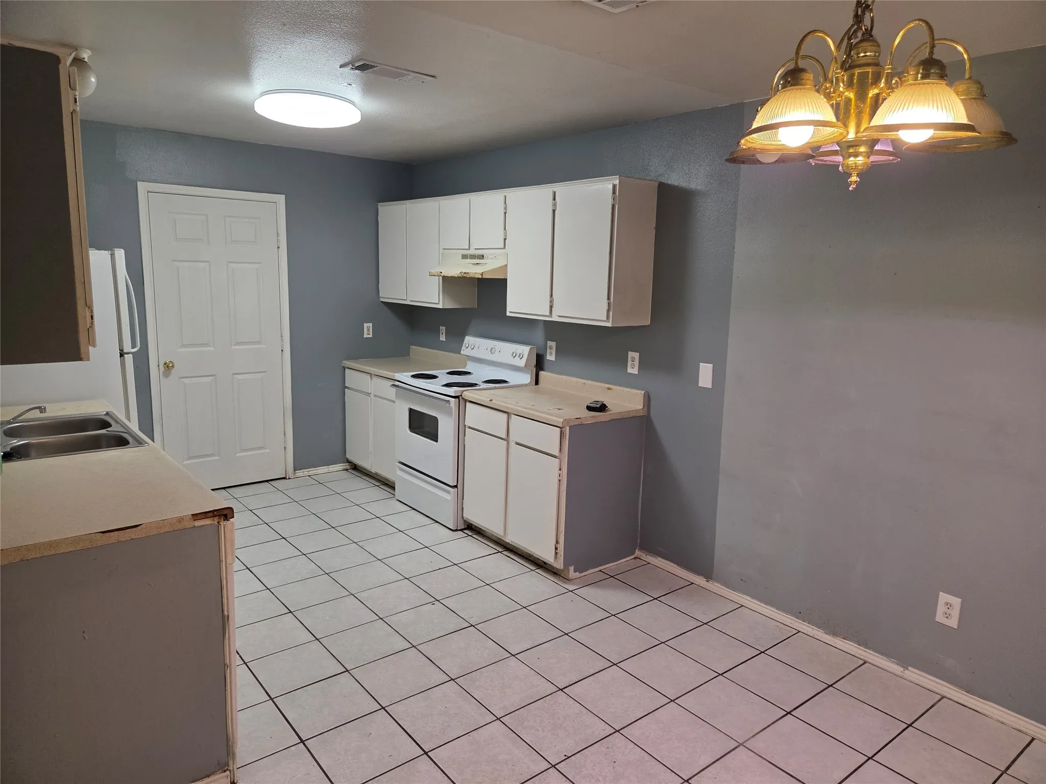 Single Family Residence For Rent in Tarrant County , 900 Naomi Lane A, Arlington, Texas 76011, 3 Bedroom, 2 Bathroom, Garage spaces, 1,260 Sqft, built in 2003, mls#21382334, Real Estate Agent in Arlington, Homes For Rent in Tarrant county, Homes For Rent in Arlington, Realtor in Arlington Texas, Real Estate Brokerage Independent Realty Texas, Luminita Cordes Realtor