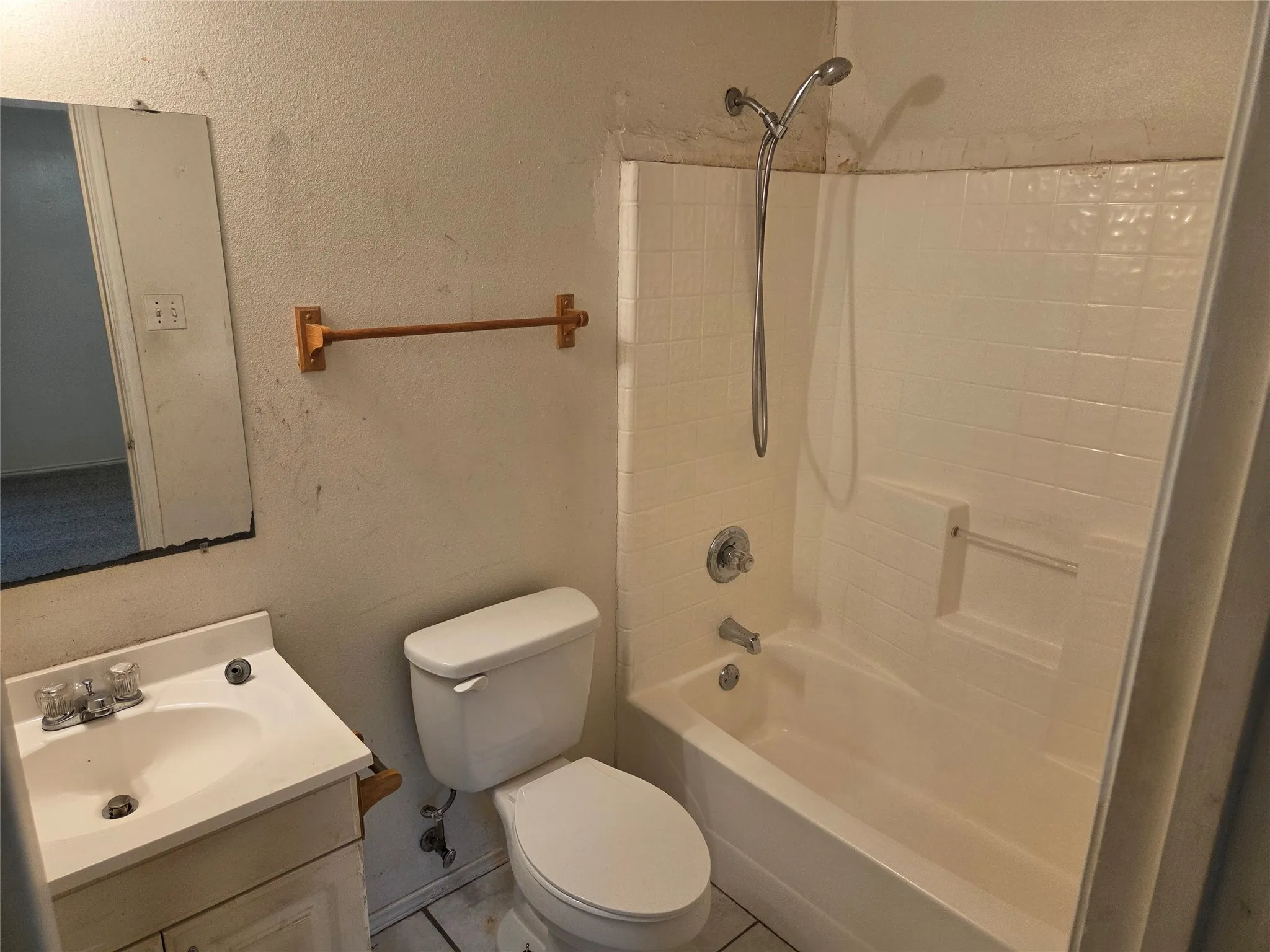 Single Family Residence For Rent in Tarrant County , 900 Naomi Lane A, Arlington, Texas 76011, 3 Bedroom, 2 Bathroom, Garage spaces, 1,260 Sqft, built in 2003, mls#21382334, Real Estate Agent in Arlington, Homes For Rent in Tarrant county, Homes For Rent in Arlington, Realtor in Arlington Texas, Real Estate Brokerage Independent Realty Texas, Luminita Cordes Realtor