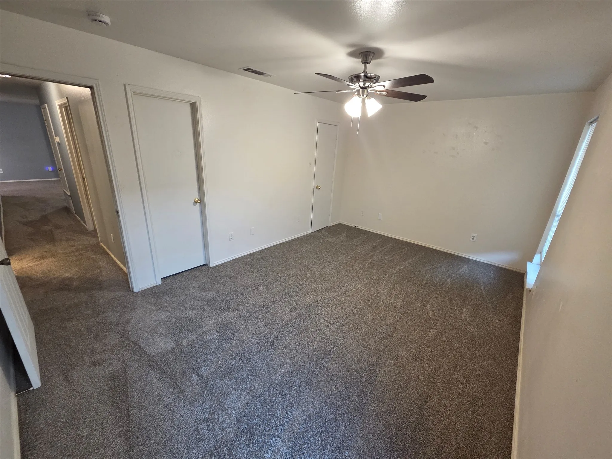 Single Family Residence For Rent in Tarrant County , 900 Naomi Lane A, Arlington, Texas 76011, 3 Bedroom, 2 Bathroom, Garage spaces, 1,260 Sqft, built in 2003, mls#21382334, Real Estate Agent in Arlington, Homes For Rent in Tarrant county, Homes For Rent in Arlington, Realtor in Arlington Texas, Real Estate Brokerage Independent Realty Texas, Luminita Cordes Realtor
