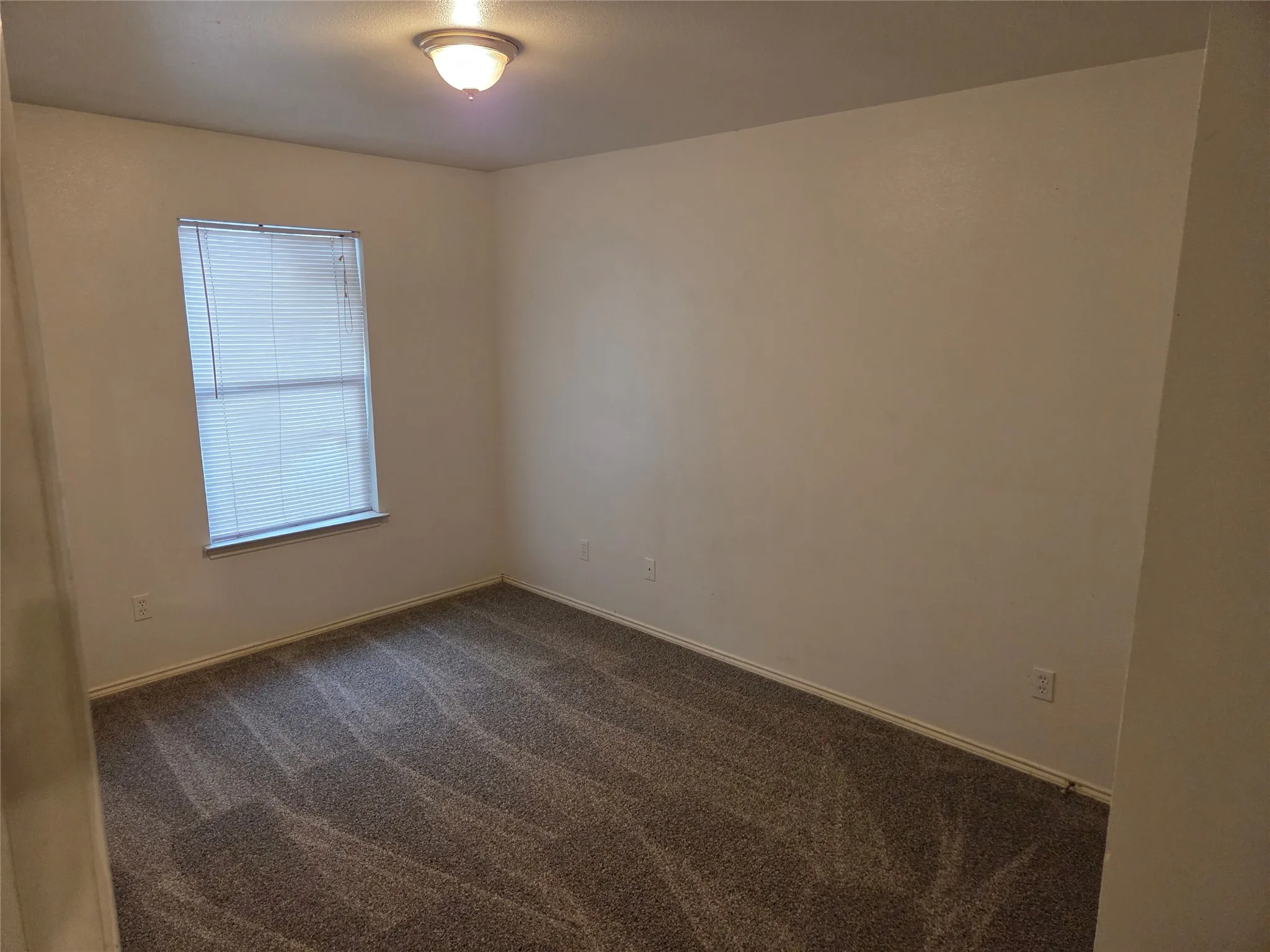 Single Family Residence For Rent in Tarrant County , 900 Naomi Lane A, Arlington, Texas 76011, 3 Bedroom, 2 Bathroom, Garage spaces, 1,260 Sqft, built in 2003, mls#21382334, Real Estate Agent in Arlington, Homes For Rent in Tarrant county, Homes For Rent in Arlington, Realtor in Arlington Texas, Real Estate Brokerage Independent Realty Texas, Luminita Cordes Realtor