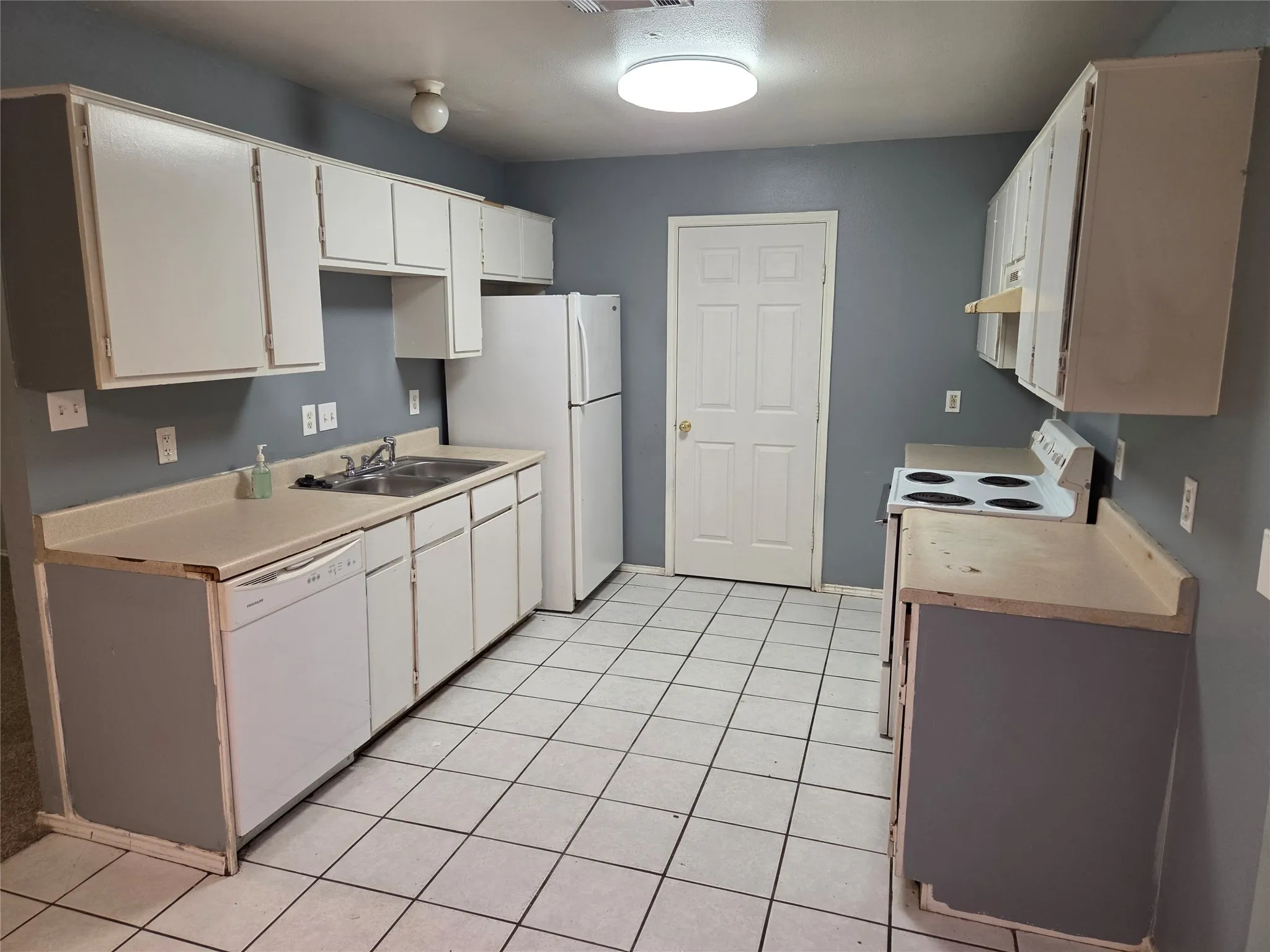 Single Family Residence For Rent in Tarrant County , 900 Naomi Lane A, Arlington, Texas 76011, 3 Bedroom, 2 Bathroom, Garage spaces, 1,260 Sqft, built in 2003, mls#21382334, Real Estate Agent in Arlington, Homes For Rent in Tarrant county, Homes For Rent in Arlington, Realtor in Arlington Texas, Real Estate Brokerage Independent Realty Texas, Luminita Cordes Realtor