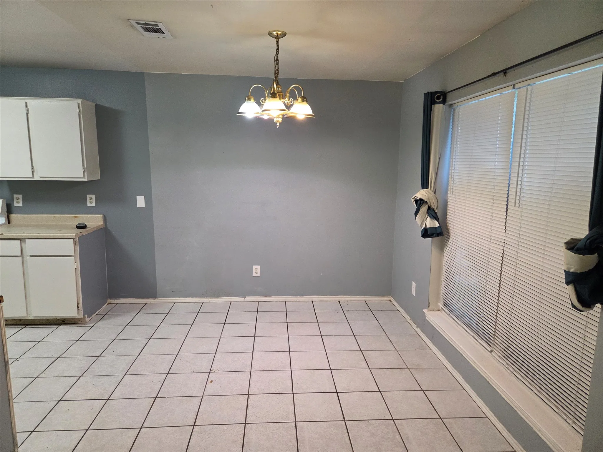 Single Family Residence For Rent in Tarrant County , 900 Naomi Lane A, Arlington, Texas 76011, 3 Bedroom, 2 Bathroom, Garage spaces, 1,260 Sqft, built in 2003, mls#21382334, Real Estate Agent in Arlington, Homes For Rent in Tarrant county, Homes For Rent in Arlington, Realtor in Arlington Texas, Real Estate Brokerage Independent Realty Texas, Luminita Cordes Realtor