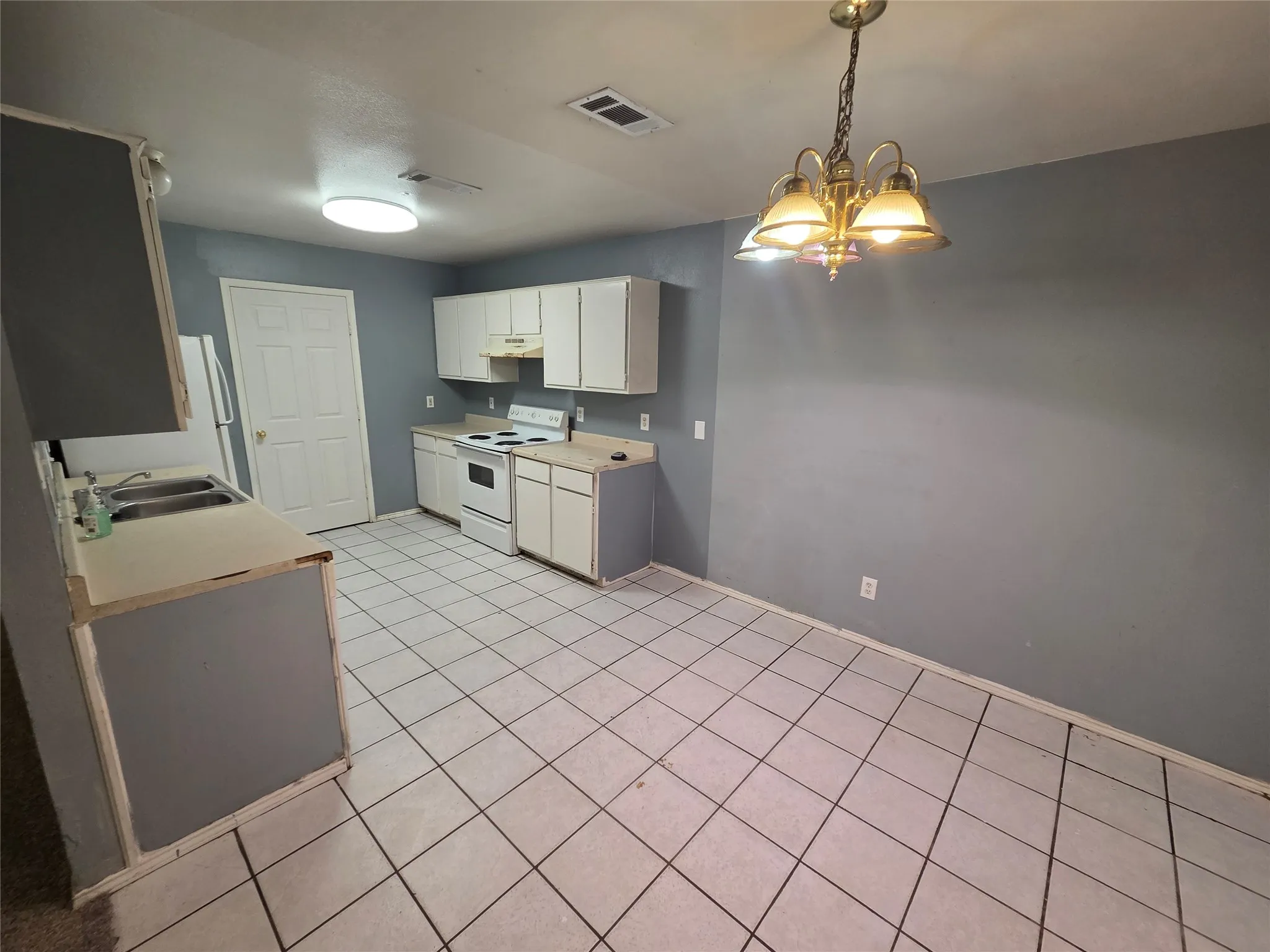 Single Family Residence For Rent in Tarrant County , 900 Naomi Lane A, Arlington, Texas 76011, 3 Bedroom, 2 Bathroom, Garage spaces, 1,260 Sqft, built in 2003, mls#21382334, Real Estate Agent in Arlington, Homes For Rent in Tarrant county, Homes For Rent in Arlington, Realtor in Arlington Texas, Real Estate Brokerage Independent Realty Texas, Luminita Cordes Realtor