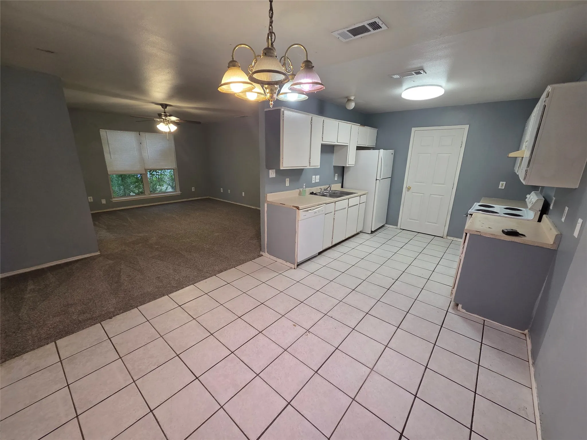 Single Family Residence For Rent in Tarrant County , 900 Naomi Lane A, Arlington, Texas 76011, 3 Bedroom, 2 Bathroom, Garage spaces, 1,260 Sqft, built in 2003, mls#21382334, Real Estate Agent in Arlington, Homes For Rent in Tarrant county, Homes For Rent in Arlington, Realtor in Arlington Texas, Real Estate Brokerage Independent Realty Texas, Luminita Cordes Realtor