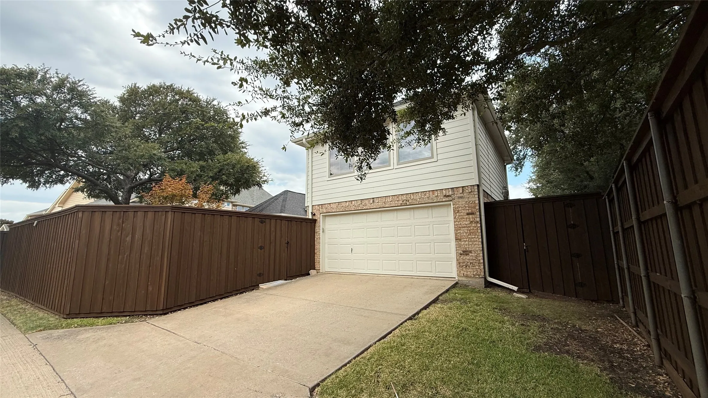 Single Family Residence For Rent in Collin County , 1219 Bridgeway Lane, Allen, Texas 75013, 4 Bedroom, 3 Bathroom, 2 Garage spaces, 2,727 Sqft, built in 2002, mls#21382471, Real Estate Agent in Allen, Homes For Rent in Collin county, Homes For Rent in Allen, Realtor in Allen Texas, Real Estate Brokerage Independent Realty Texas, Luminita Cordes Realtor