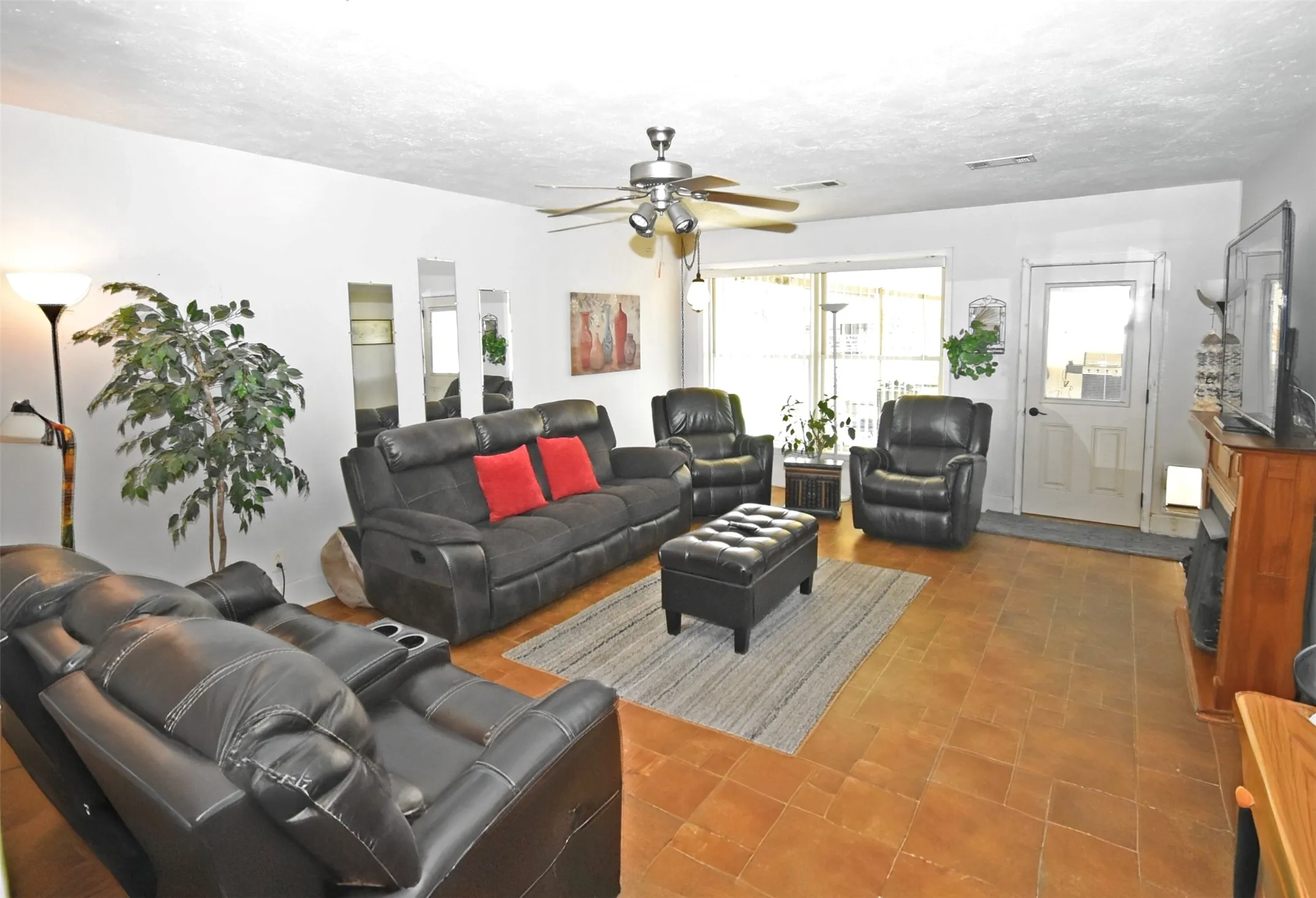 Single Family Residence For Sale in Wood County , 6105 W Fm 515, Yantis, Texas 75497, 3 Bedroom, 2 Bathroom, 2 Garage spaces, 2,005 Sqft, built in 0, mls#21381809, Real Estate Agent in Yantis, Homes For Sale in Wood county, Homes For Sale in Yantis, Realtor in Yantis Texas, Real Estate Brokerage Independent Realty Texas, Luminita Cordes Realtor