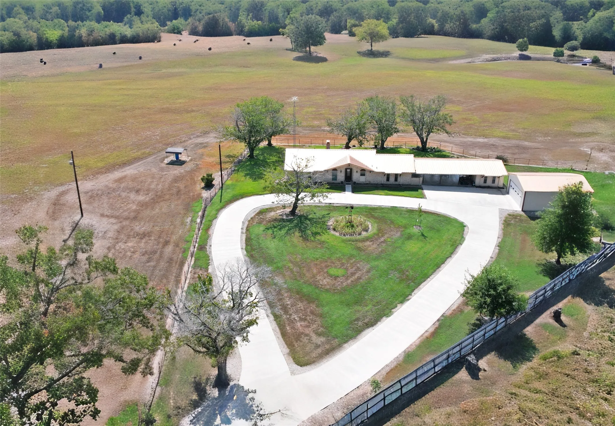 Single Family Residence For Sale in Wood County , 6105 W Fm 515, Yantis, Texas 75497, 3 Bedroom, 2 Bathroom, 2 Garage spaces, 2,005 Sqft, built in 0, mls#21381809, Real Estate Agent in Yantis, Homes For Sale in Wood county, Homes For Sale in Yantis, Realtor in Yantis Texas, Real Estate Brokerage Independent Realty Texas, Luminita Cordes Realtor