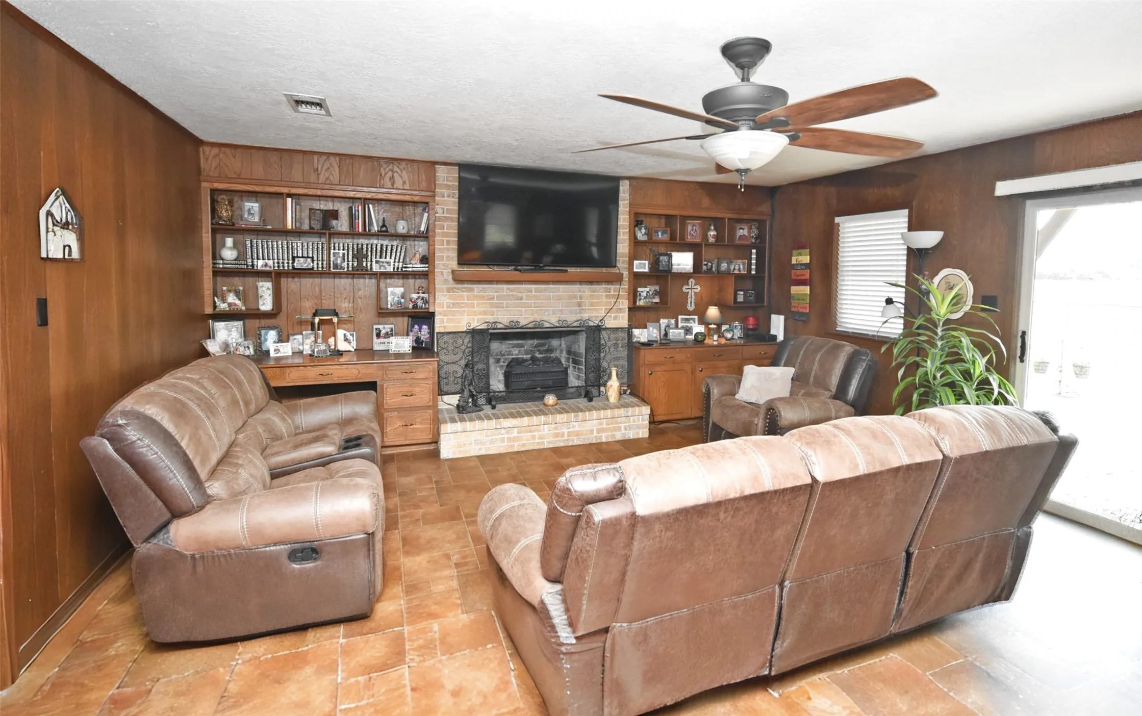 Single Family Residence For Sale in Wood County , 6105 W Fm 515, Yantis, Texas 75497, 3 Bedroom, 2 Bathroom, 2 Garage spaces, 2,005 Sqft, built in 0, mls#21381809, Real Estate Agent in Yantis, Homes For Sale in Wood county, Homes For Sale in Yantis, Realtor in Yantis Texas, Real Estate Brokerage Independent Realty Texas, Luminita Cordes Realtor