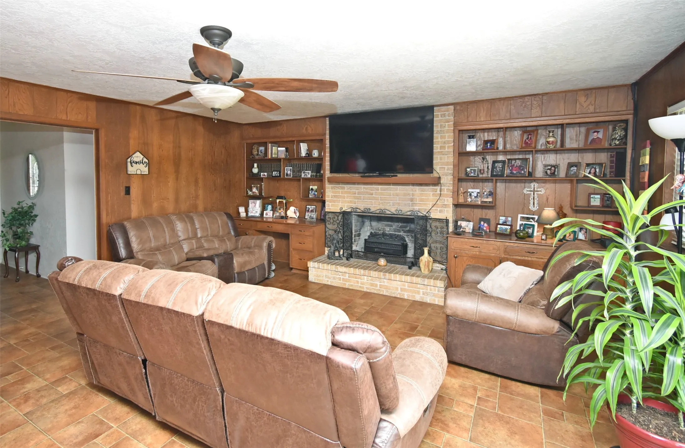 Single Family Residence For Sale in Wood County , 6105 W Fm 515, Yantis, Texas 75497, 3 Bedroom, 2 Bathroom, 2 Garage spaces, 2,005 Sqft, built in 0, mls#21381809, Real Estate Agent in Yantis, Homes For Sale in Wood county, Homes For Sale in Yantis, Realtor in Yantis Texas, Real Estate Brokerage Independent Realty Texas, Luminita Cordes Realtor