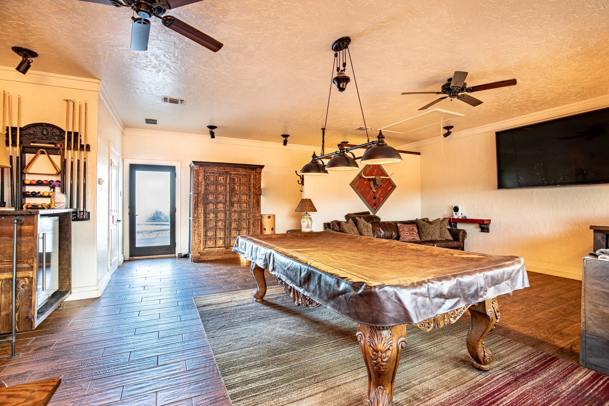 Single Family Residence For Sale in Tarrant County , 4901 Bucking Bronc Drive, Fort Worth, Texas 76126, 4 Bedroom, 4 Bathroom, 3 Garage spaces, 4,620 Sqft, built in 2011, mls#21382152, Real Estate Agent in Fort Worth, Homes For Sale in Tarrant county, Homes For Sale in Fort Worth, Realtor in Fort Worth Texas, Real Estate Brokerage Independent Realty Texas, Luminita Cordes Realtor
