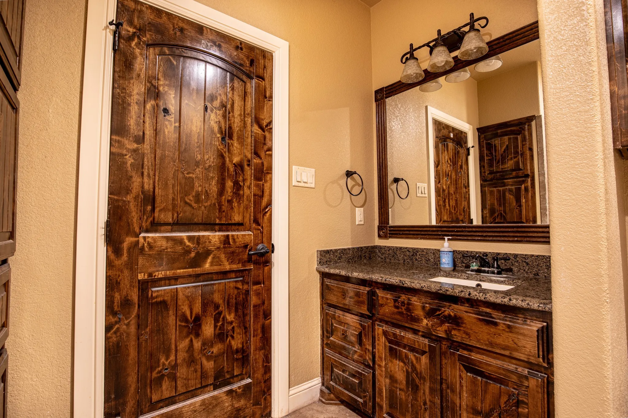 Single Family Residence For Sale in Tarrant County , 4901 Bucking Bronc Drive, Fort Worth, Texas 76126, 4 Bedroom, 4 Bathroom, 3 Garage spaces, 4,620 Sqft, built in 2011, mls#21382152, Real Estate Agent in Fort Worth, Homes For Sale in Tarrant county, Homes For Sale in Fort Worth, Realtor in Fort Worth Texas, Real Estate Brokerage Independent Realty Texas, Luminita Cordes Realtor
