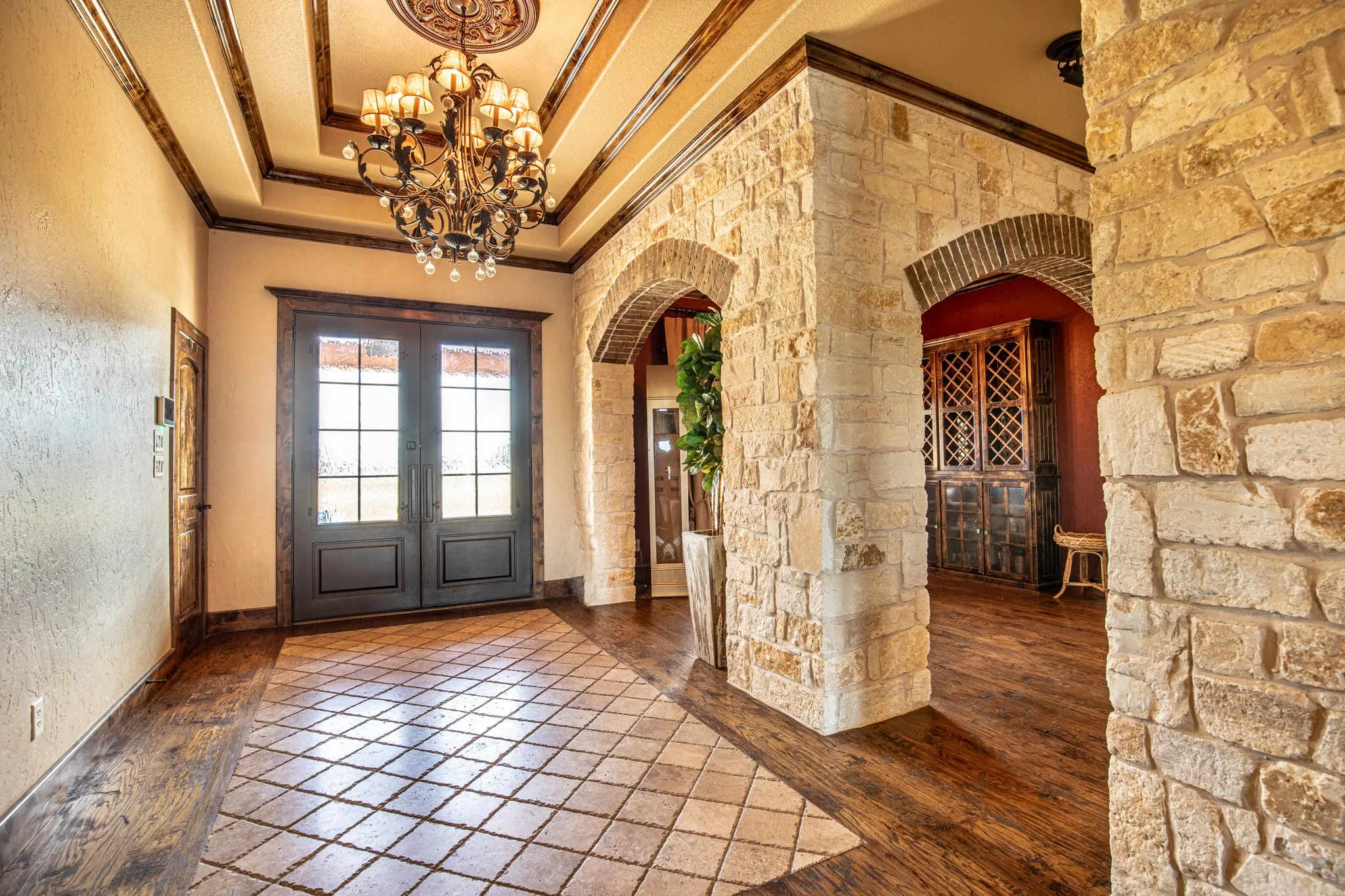 Single Family Residence For Sale in Tarrant County , 4901 Bucking Bronc Drive, Fort Worth, Texas 76126, 4 Bedroom, 4 Bathroom, 3 Garage spaces, 4,620 Sqft, built in 2011, mls#21382152, Real Estate Agent in Fort Worth, Homes For Sale in Tarrant county, Homes For Sale in Fort Worth, Realtor in Fort Worth Texas, Real Estate Brokerage Independent Realty Texas, Luminita Cordes Realtor