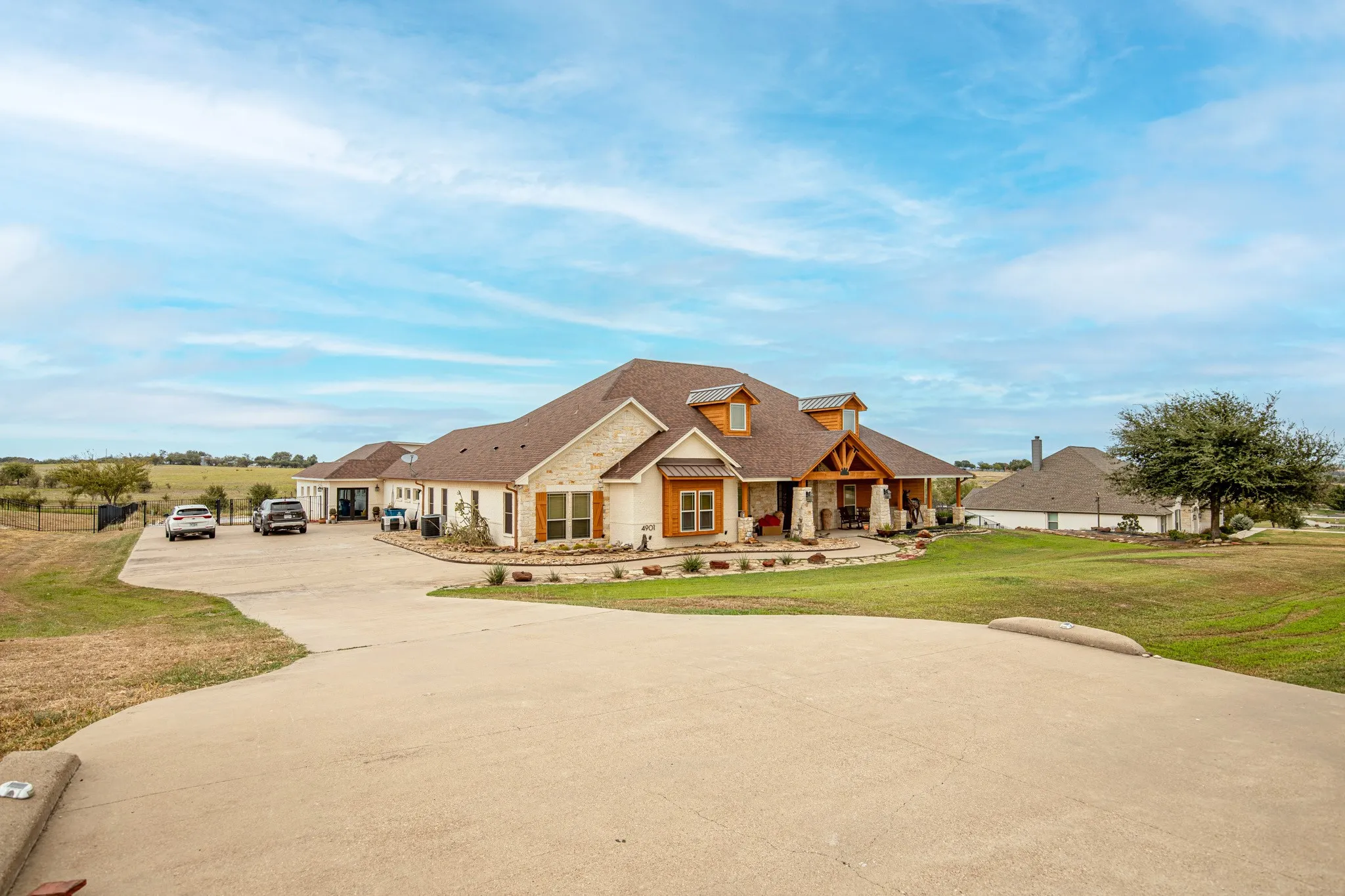 Single Family Residence For Sale in Tarrant County , 4901 Bucking Bronc Drive, Fort Worth, Texas 76126, 4 Bedroom, 4 Bathroom, 3 Garage spaces, 4,620 Sqft, built in 2011, mls#21382152, Real Estate Agent in Fort Worth, Homes For Sale in Tarrant county, Homes For Sale in Fort Worth, Realtor in Fort Worth Texas, Real Estate Brokerage Independent Realty Texas, Luminita Cordes Realtor